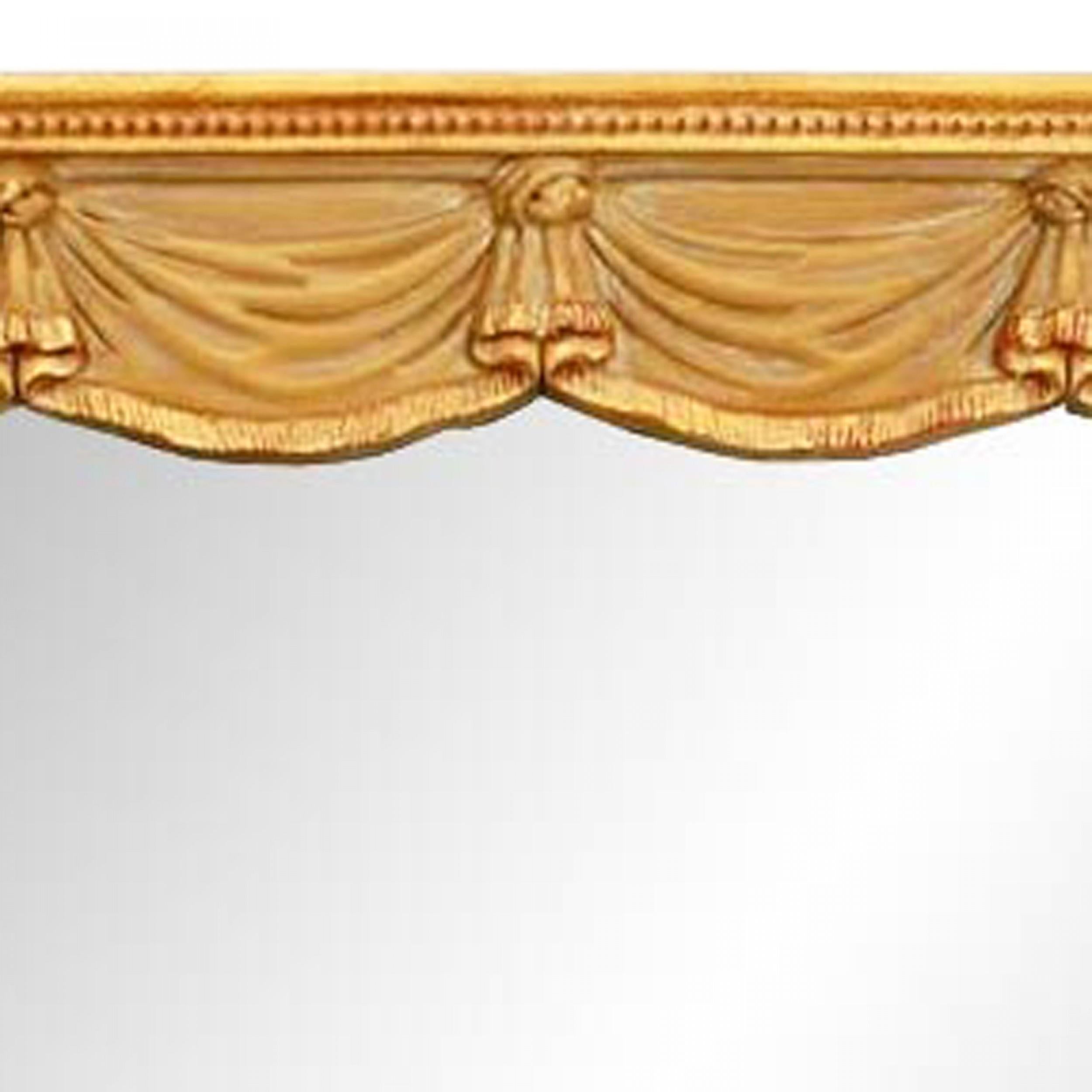 Neoclassico Specchio da parete in stile neoclassico intagliato con design a drappo in vendita