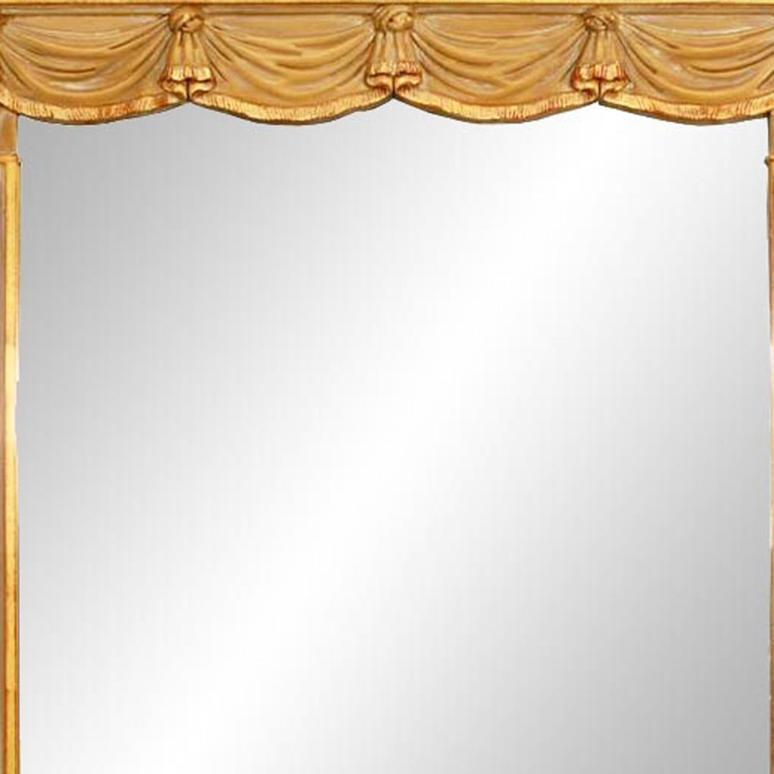 Intagliato a mano Specchio da parete in stile neoclassico intagliato con design a drappo in vendita
