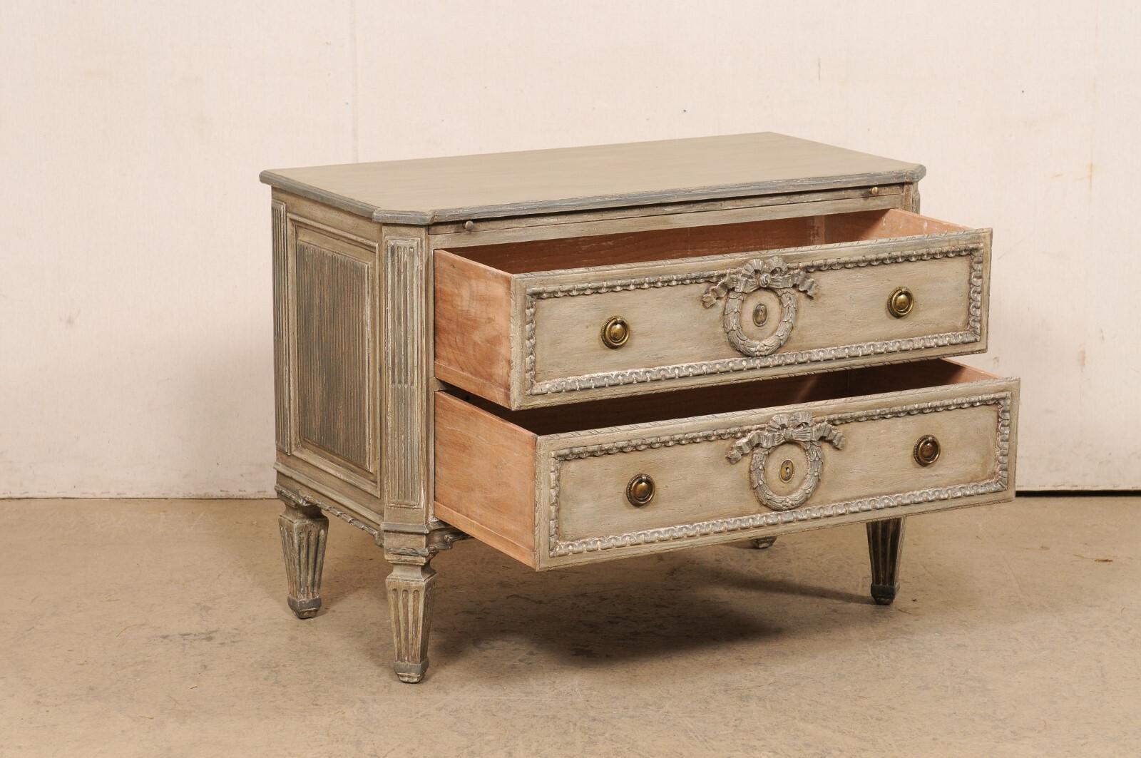 Italian Neoclassic Style Two-Drawer Chest w/Fluted and Wreath Carved Accents In Good Condition For Sale In Atlanta, GA