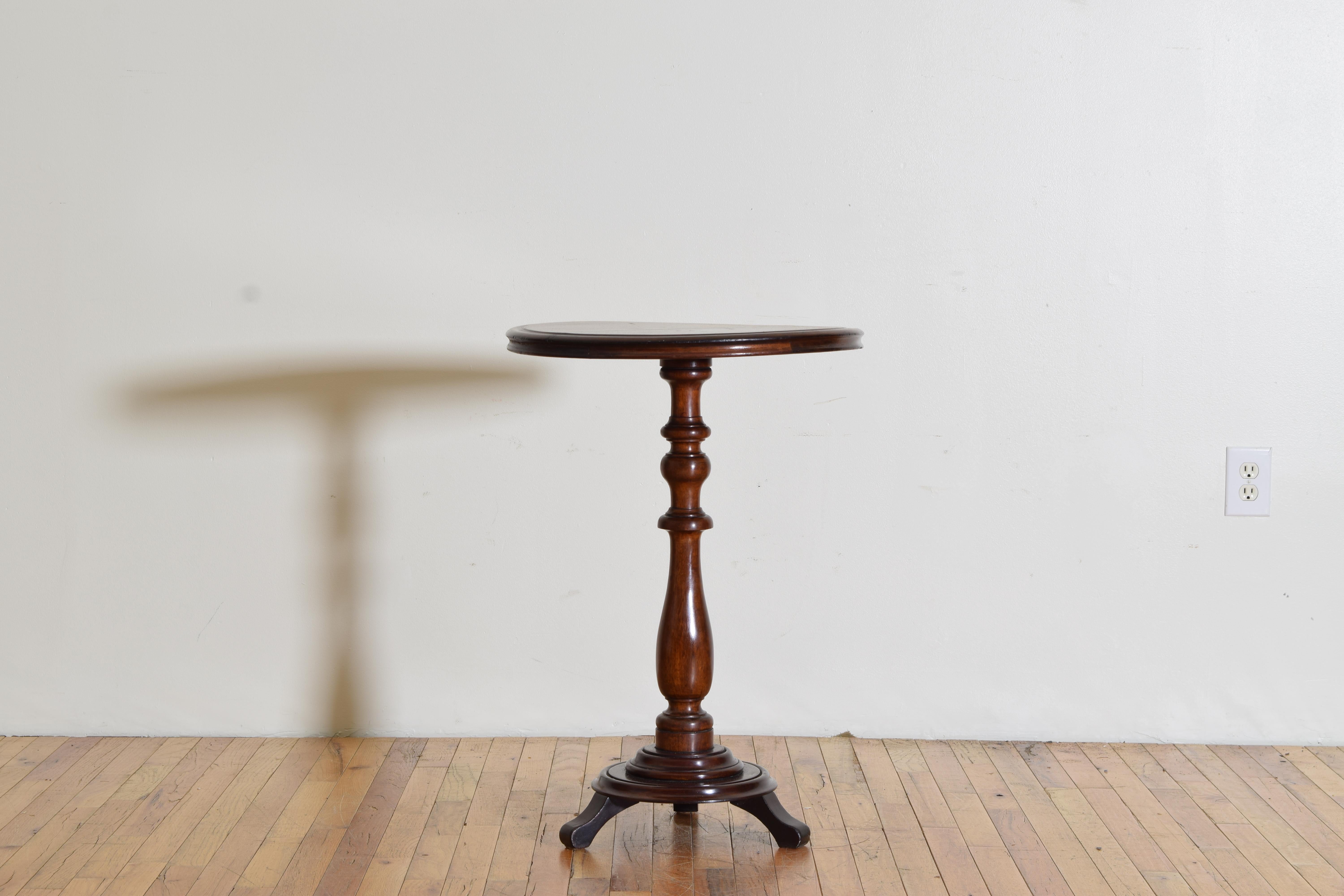 Neoclassical Italian Neoclassic Turned and Shaped Walnut Circular Table, ca. 1835 For Sale