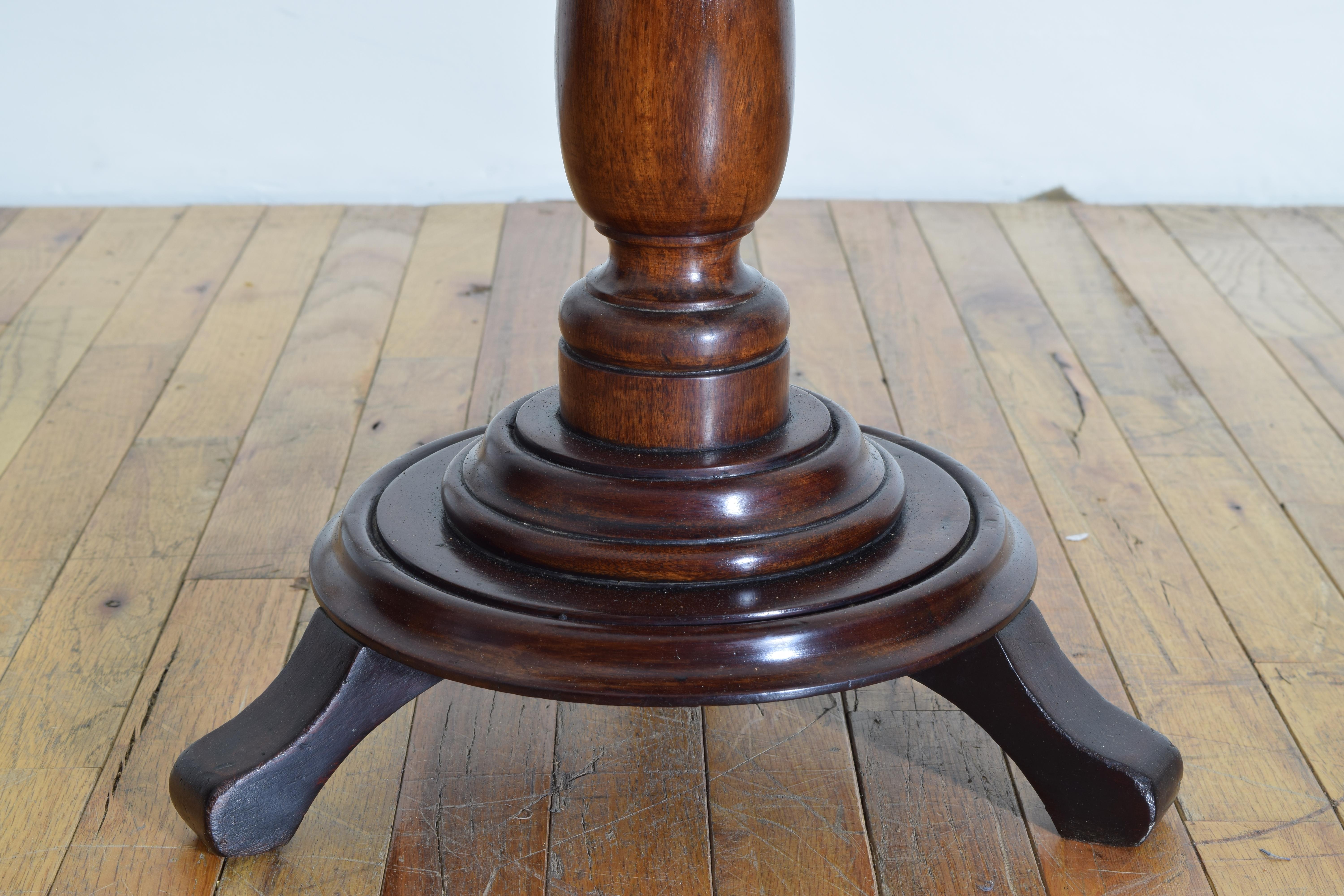 Italian Neoclassic Turned and Shaped Walnut Circular Table, ca. 1835 For Sale 1