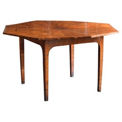 Italian Neoclassic Walnut 
Mixed Veneers Octagonal Center/Games Table, 18thc