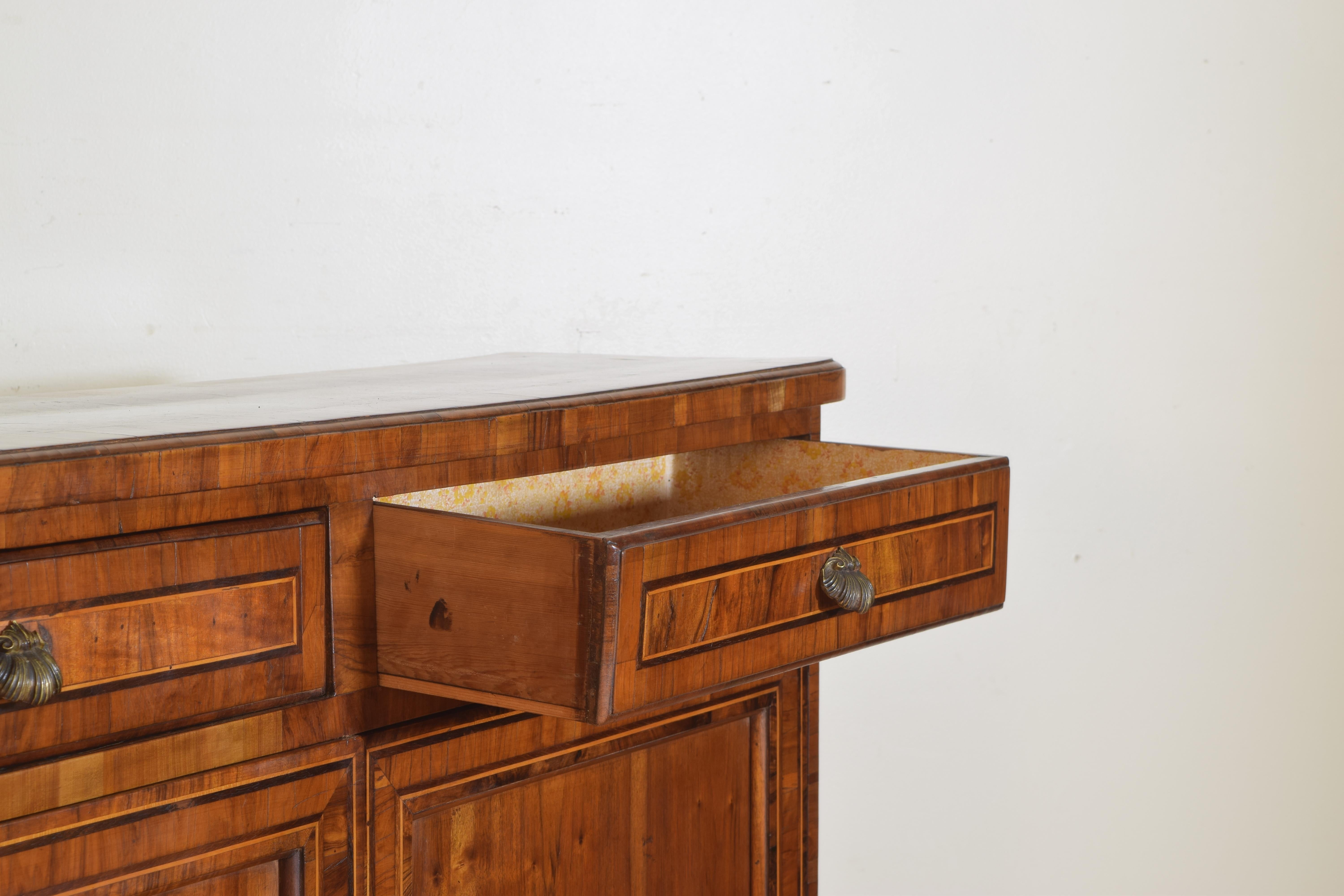 Italian Neoclassic Walnut and Mixed Veneers Shallow Credenza, circa 1835 1