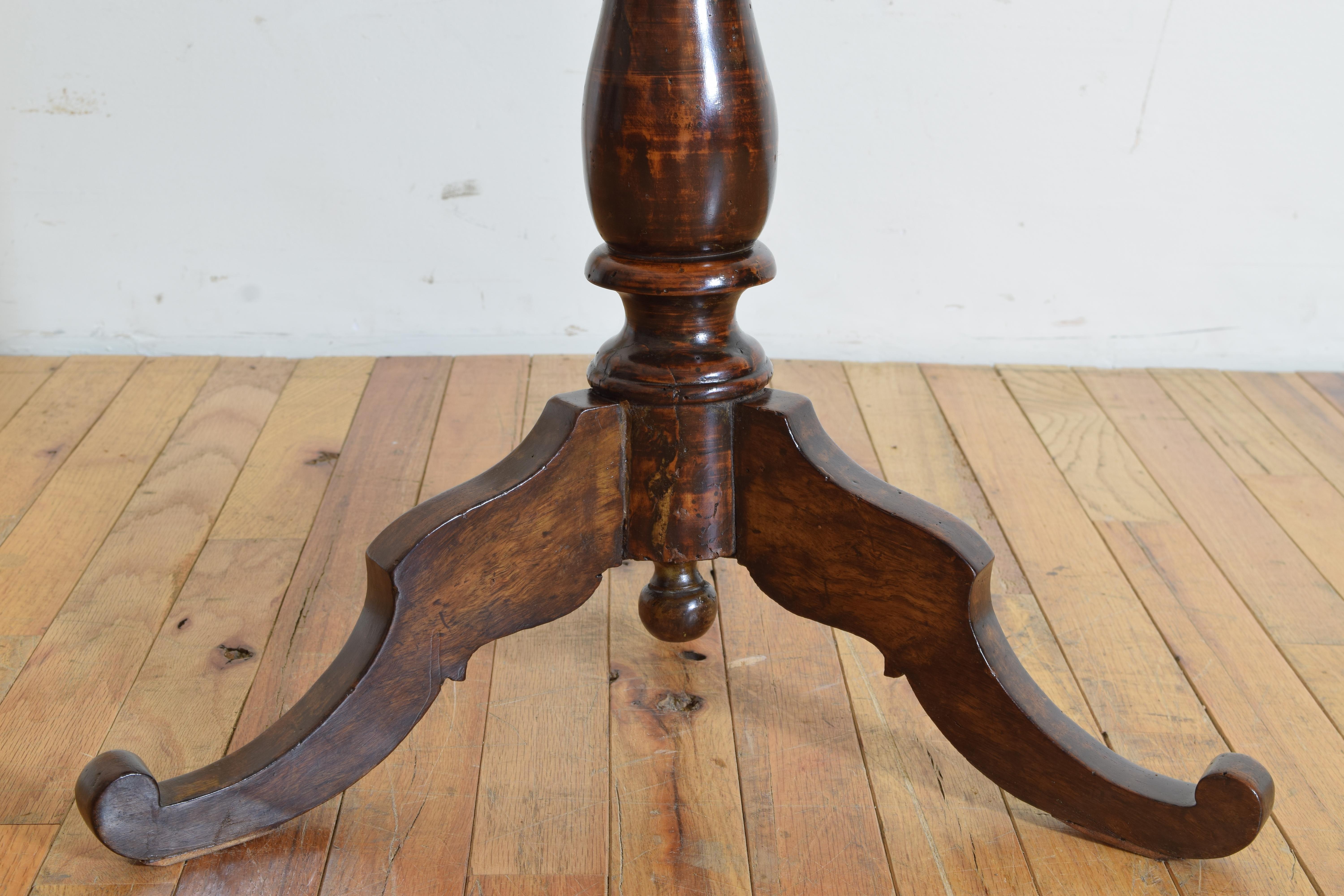 Italian Neoclassic Walnut Octagonal 1-Drawer Center Table, circa 1825 2