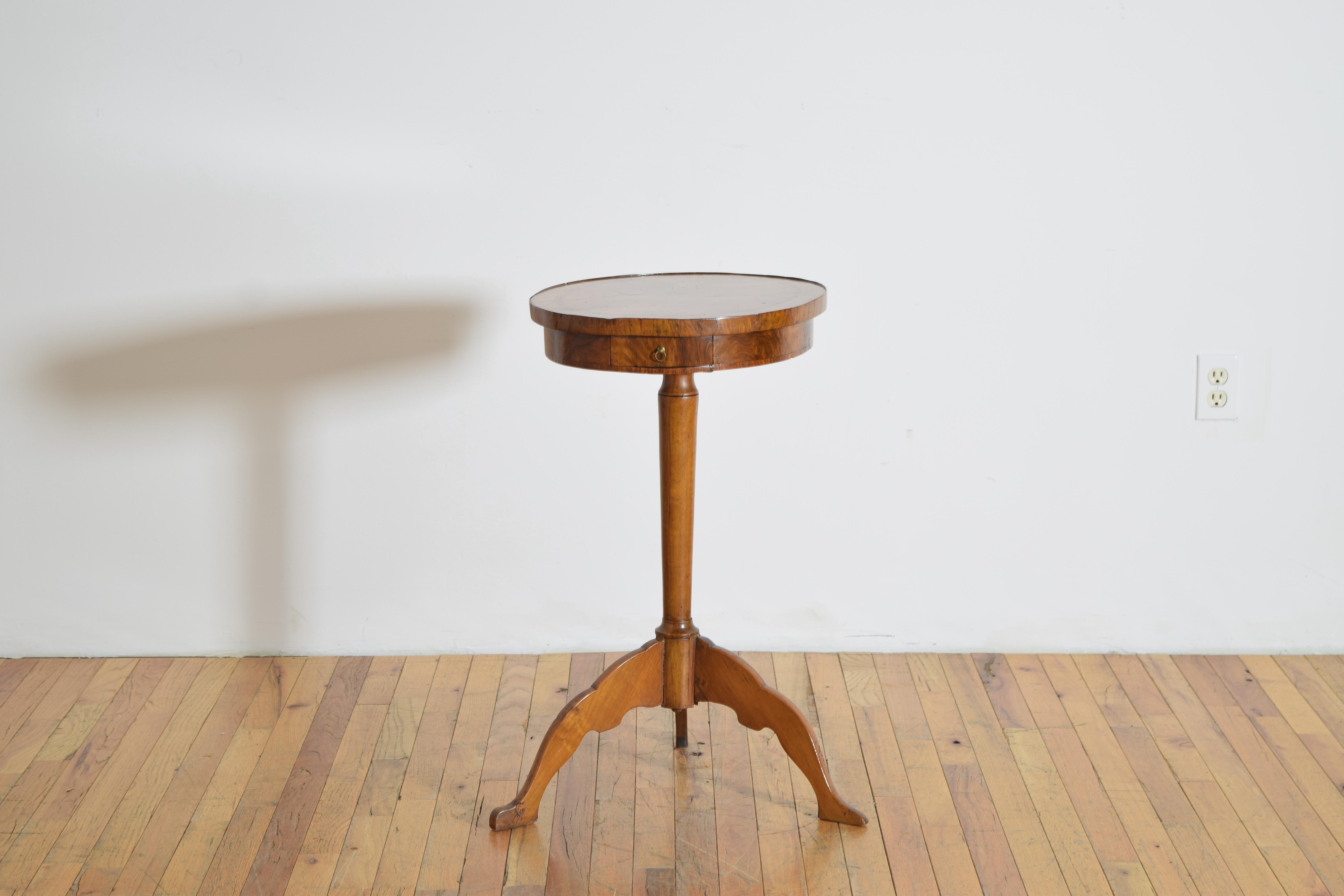 Neoclassical Italian Neoclassic Walnut & Veneered 