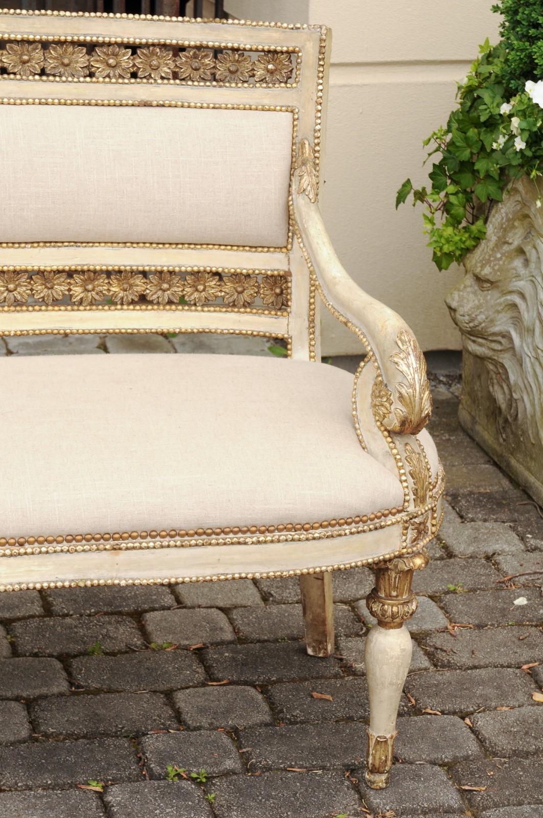 Italian Neoclassical 1800s Settee with Original Paint and Gilt Floral Motifs In Good Condition In Atlanta, GA