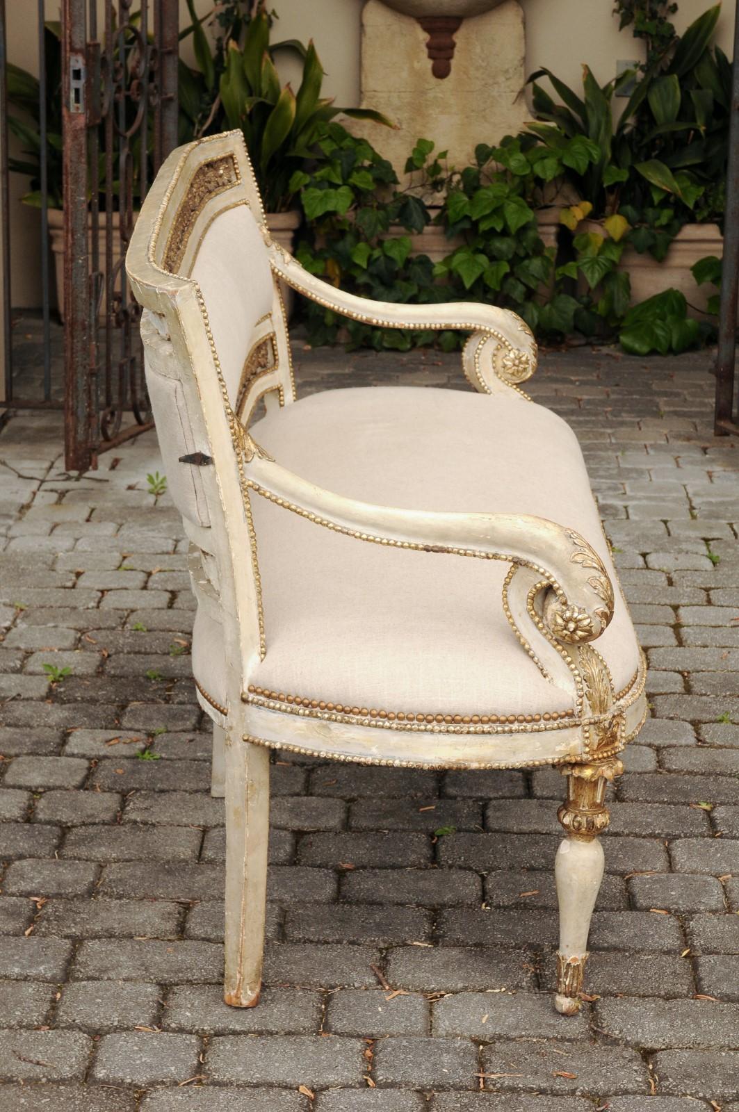 Italian Neoclassical 1800s Settee with Original Paint and Gilt Floral Motifs 3