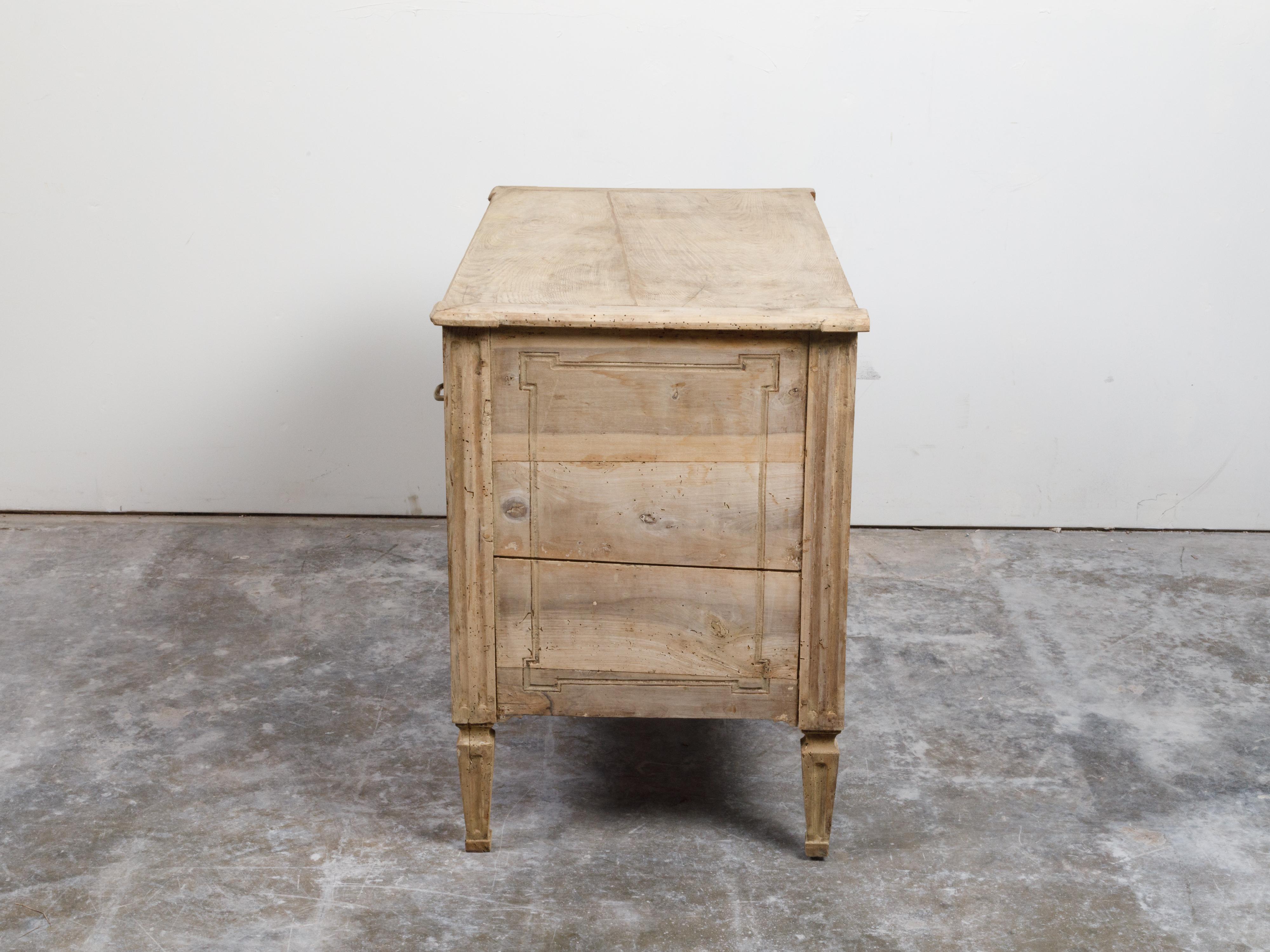 Italian Neoclassical 18th Century Bleached Walnut Commode with Fluted Side Posts For Sale 7