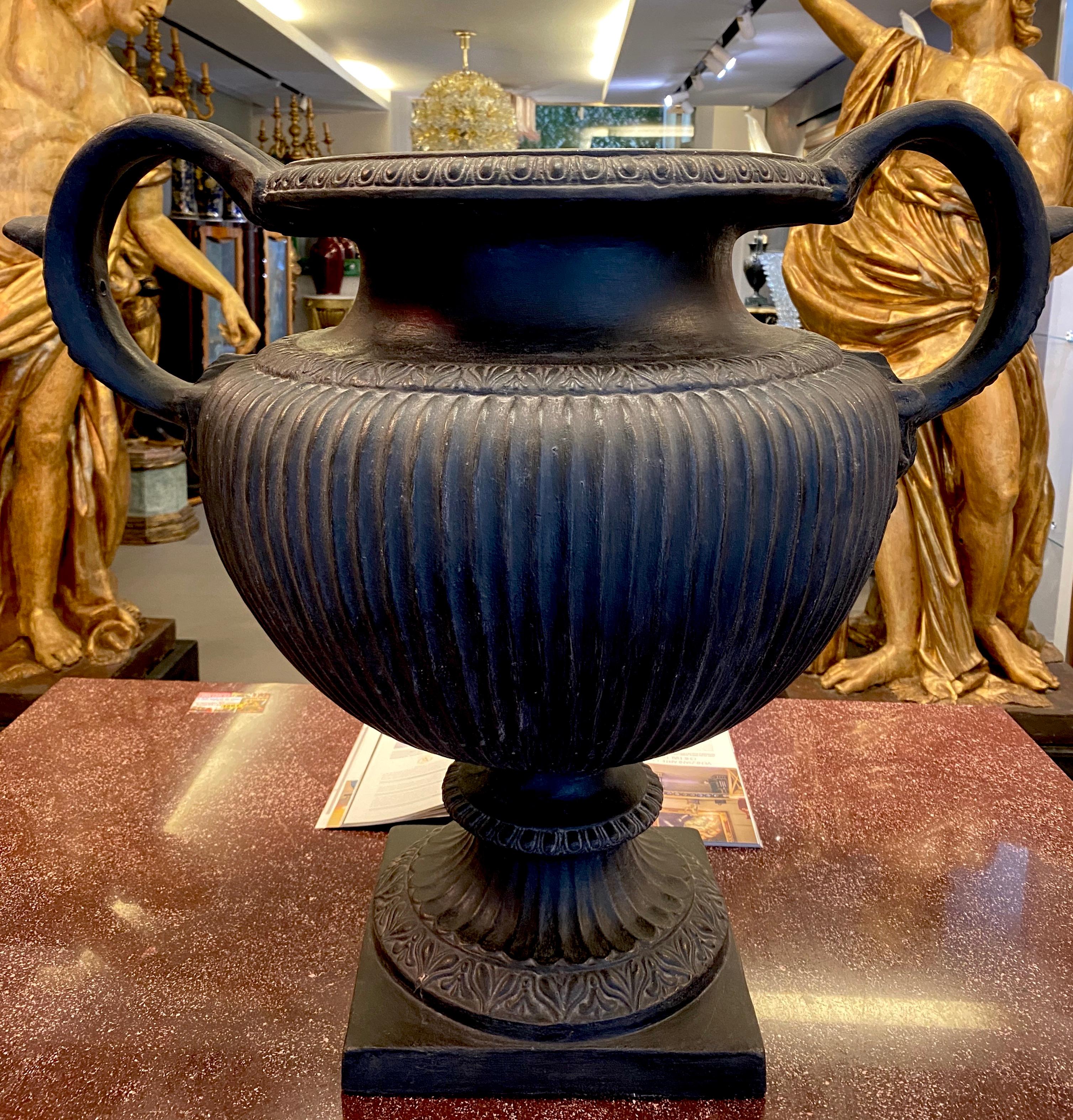 Italian Neoclassical 19th Century Black-Ground Terracotta Vase In Good Condition For Sale In Rome, IT