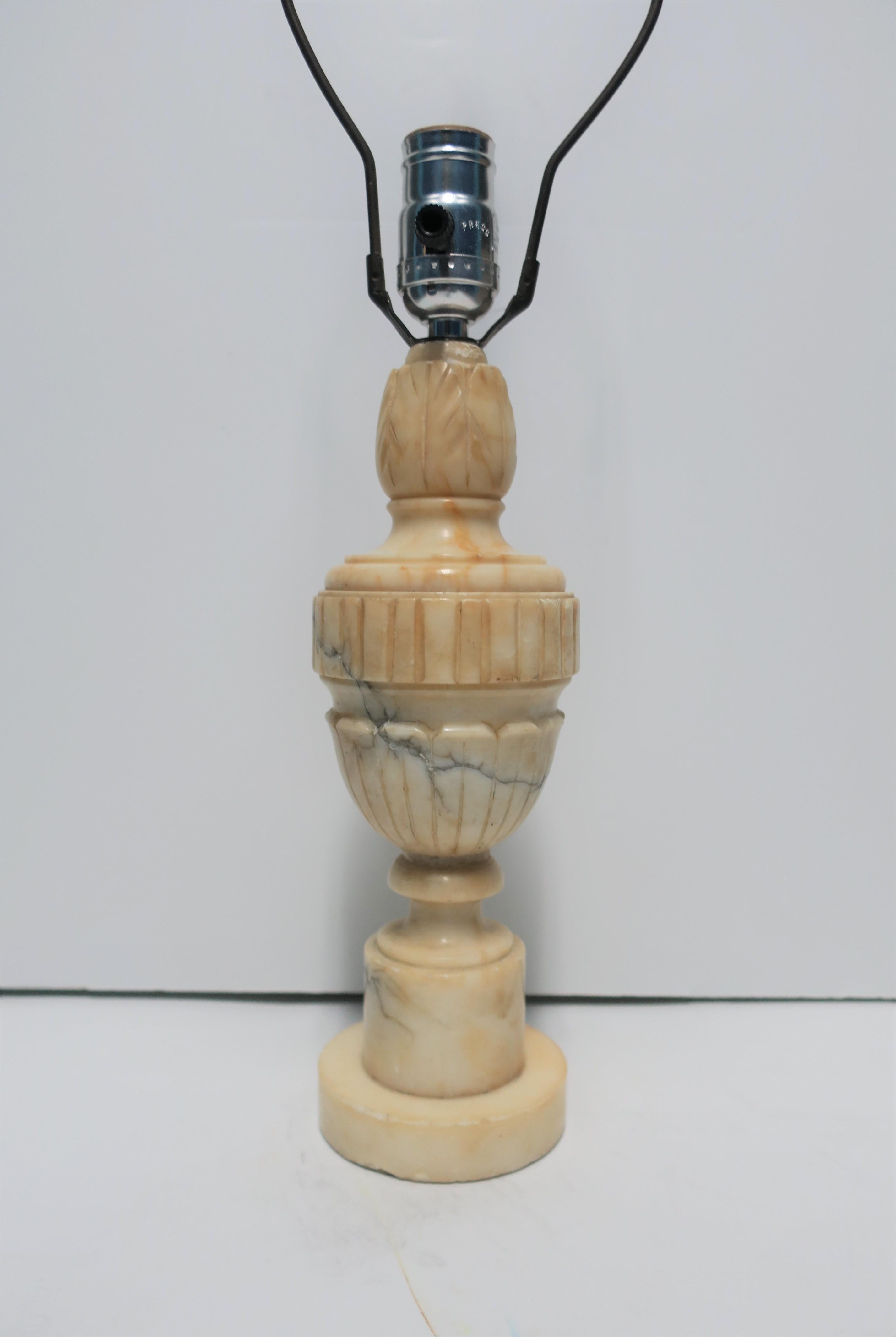 Hand-Carved Italian Neoclassical Alabaster Marble Table or Desk Lamp, circa 1940s