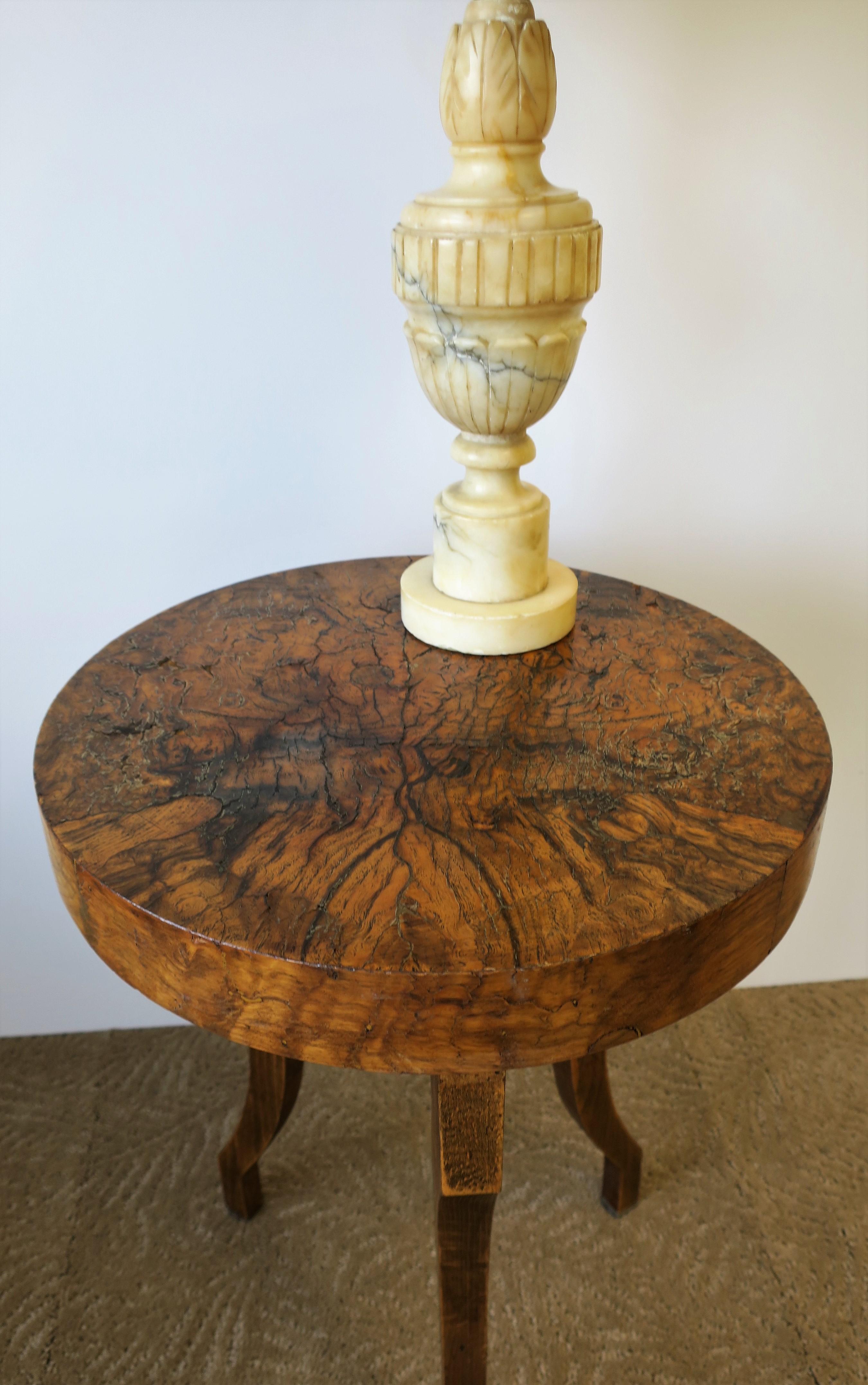 Italian Neoclassical Alabaster Marble Table or Desk Lamp, circa 1940s 4