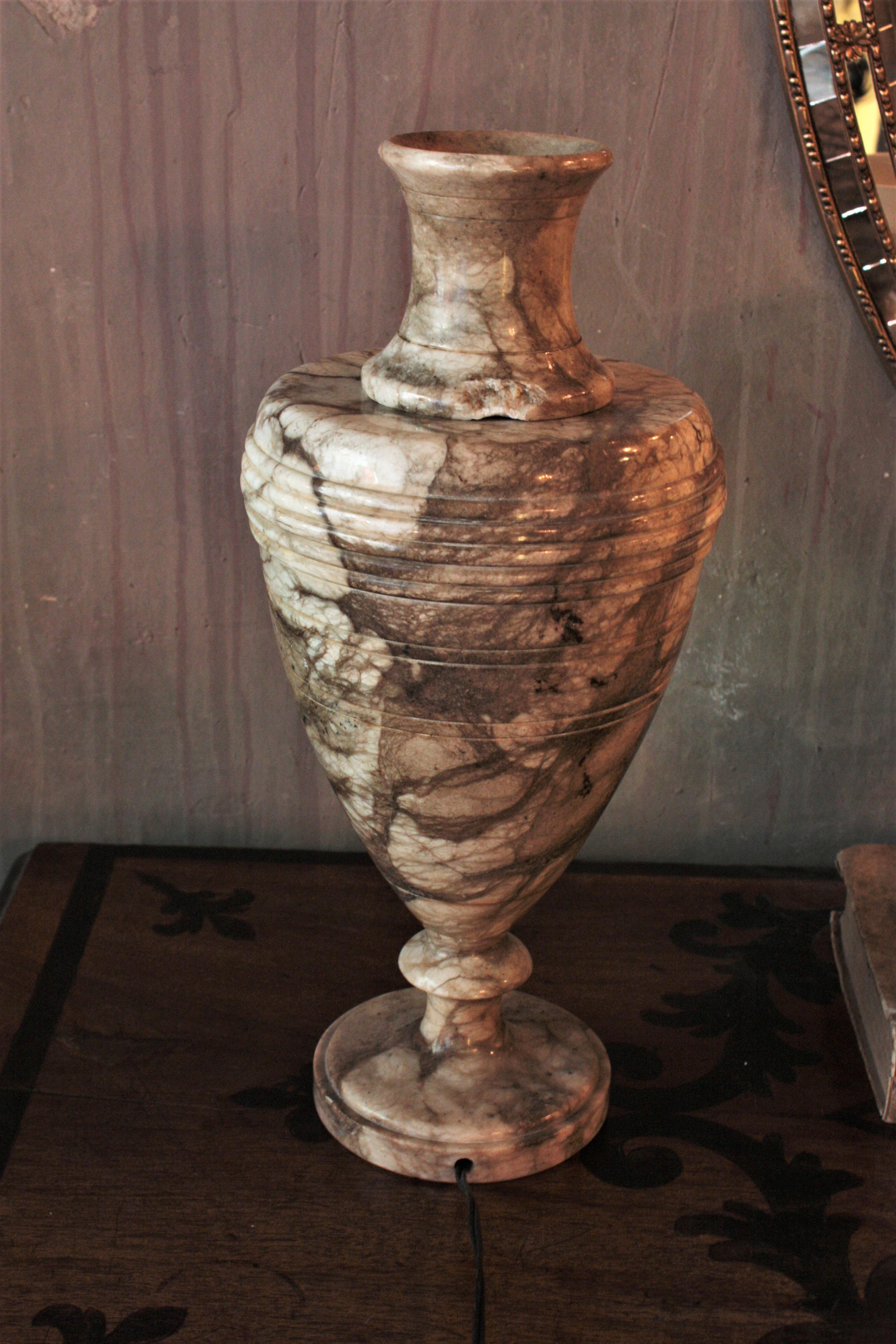 Italian Neoclassical Alabaster Urn Lamp For Sale 8