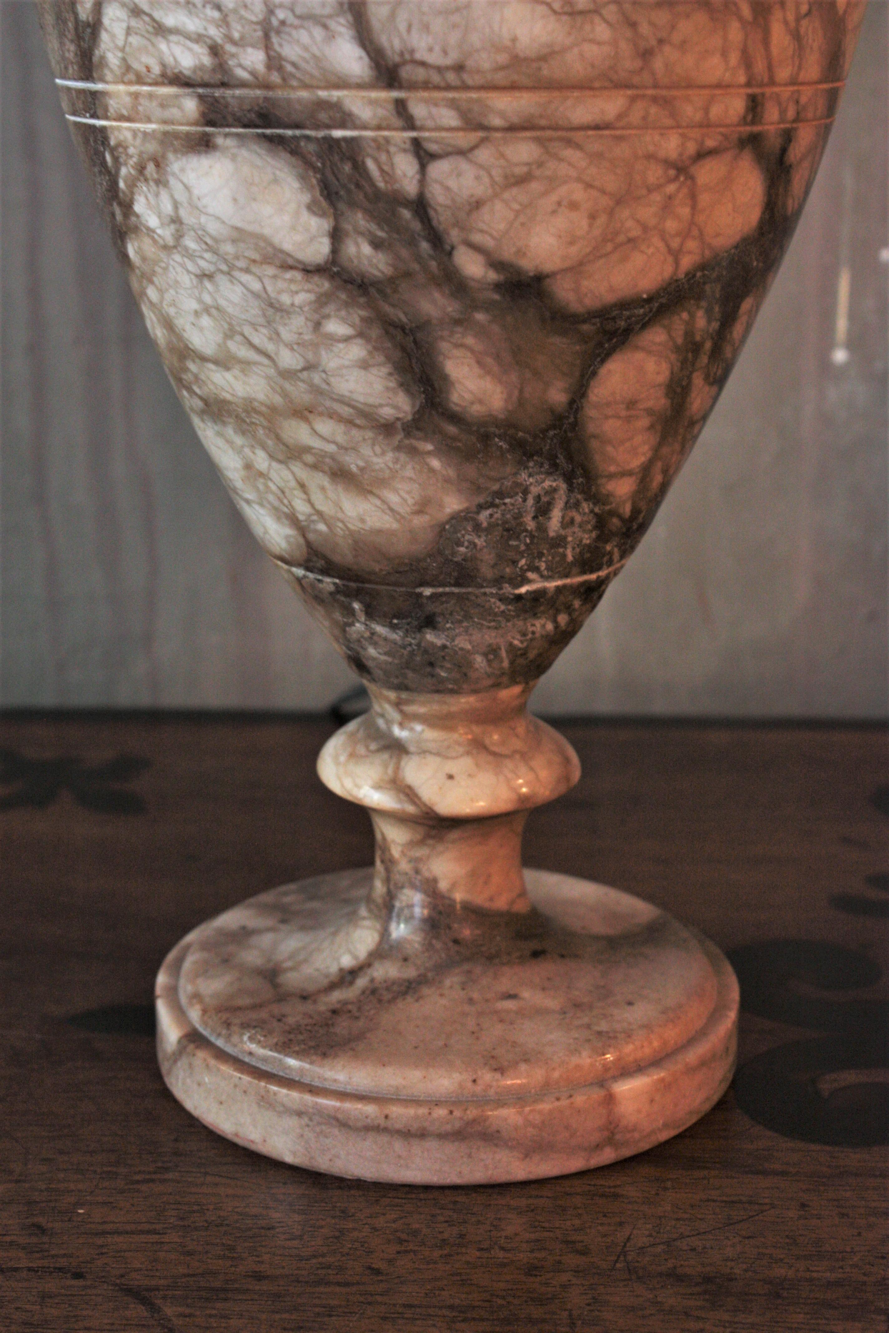 Italienische neoklassizistische dunkle Urnenlampe aus Alabaster im Angebot 10