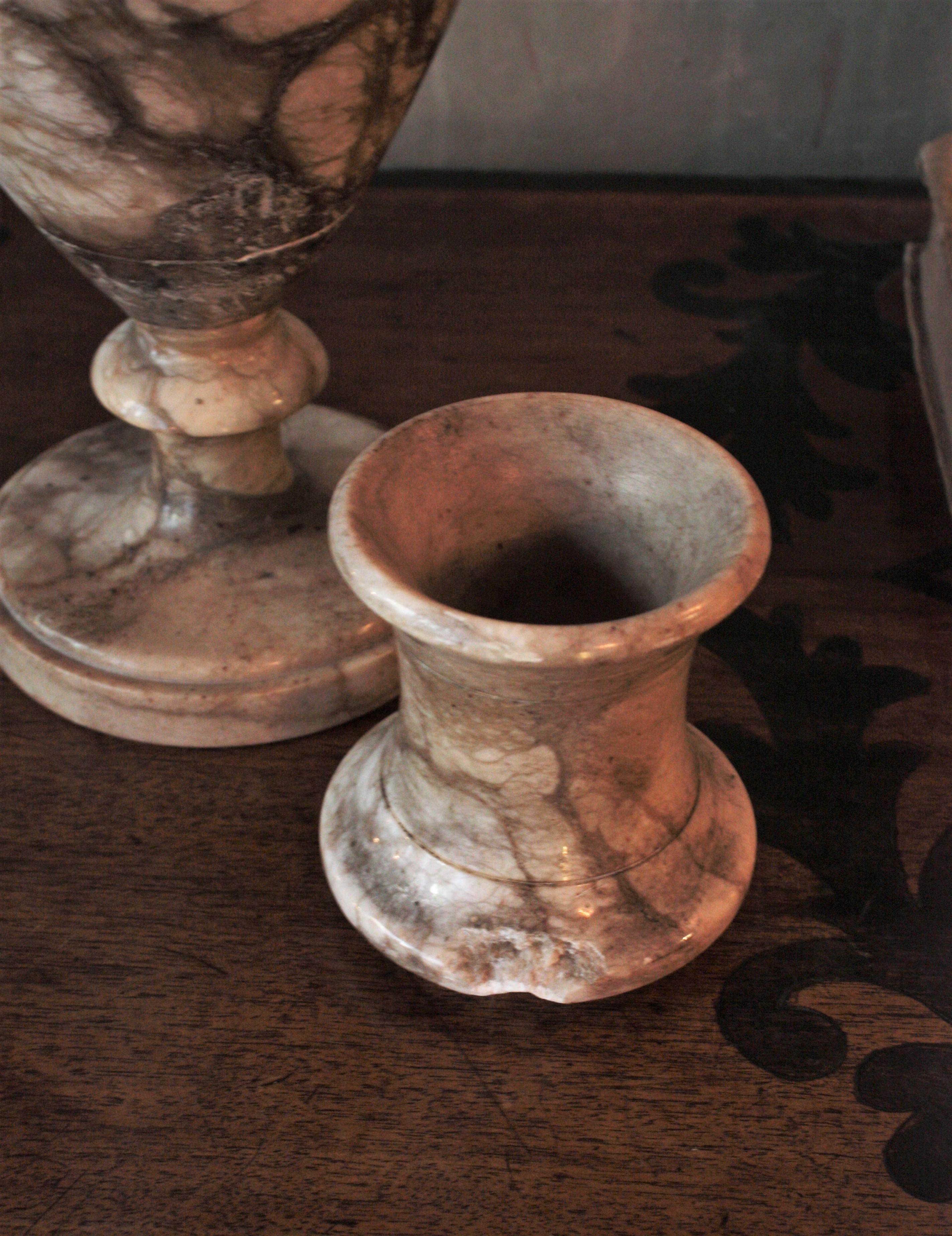 Italienische neoklassizistische dunkle Urnenlampe aus Alabaster im Angebot 11