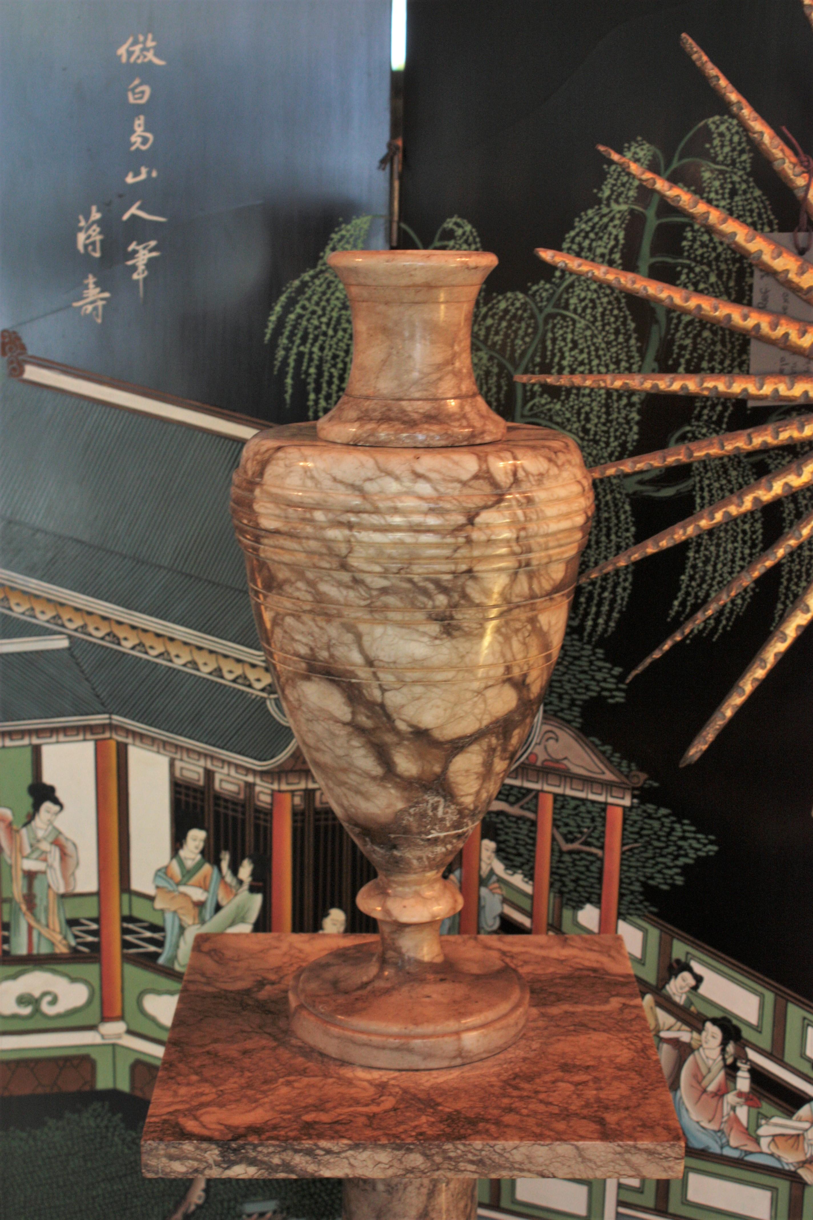 Italienische neoklassizistische dunkle Urnenlampe aus Alabaster im Angebot 12