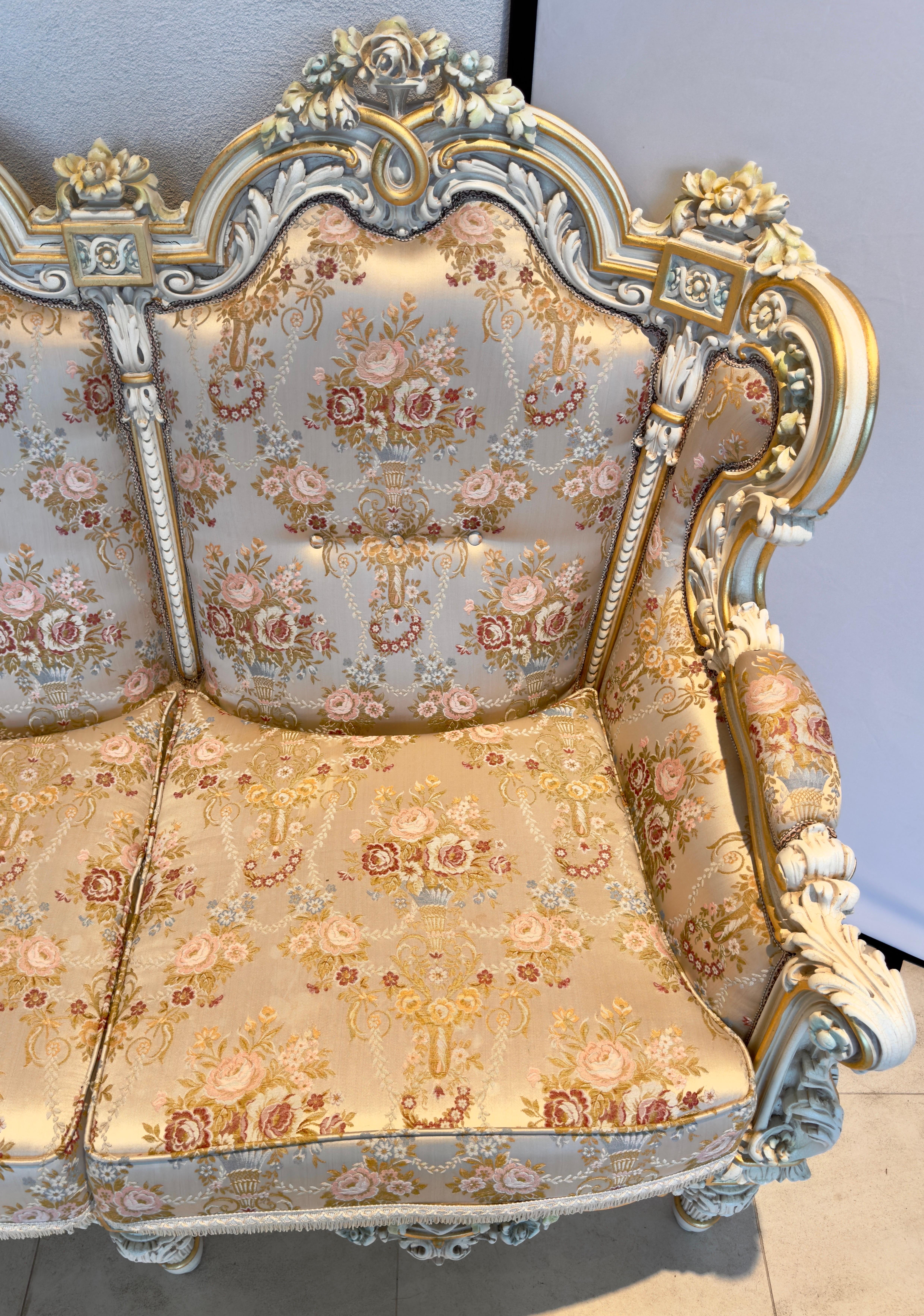 Italian Neoclassical Baroque Style Sofa with fine floral silk upholstery  For Sale 7