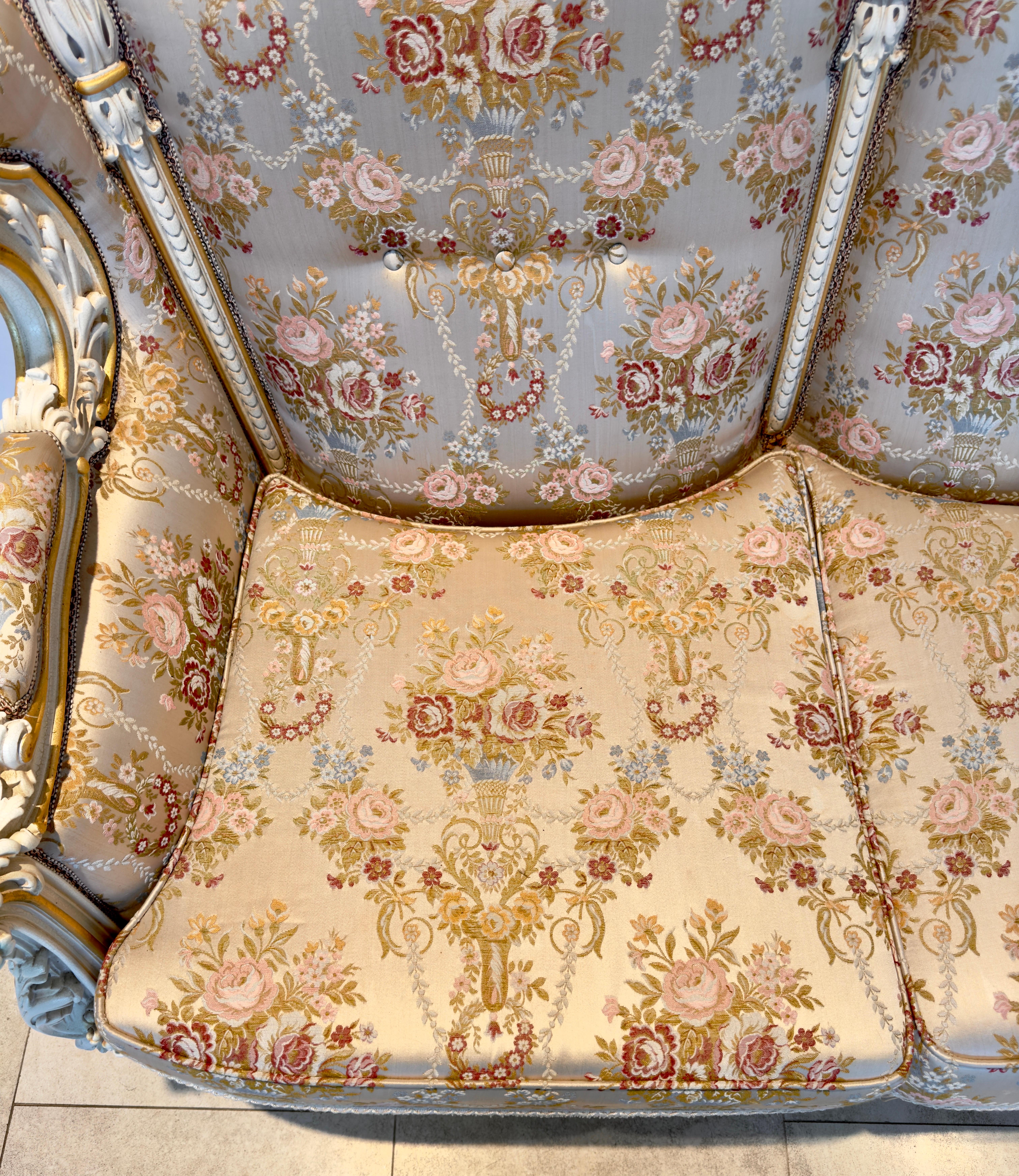 Italian Neoclassical Baroque Style Sofa with fine floral silk upholstery  For Sale 9