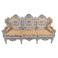 Italienisches Sofa im neoklassischen Barockstil mit feiner floraler Seidenpolsterung 