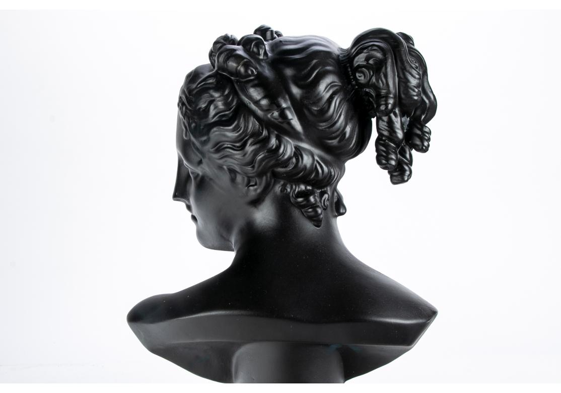 Busto italiano neoclásico de cerámica negra de Venus en venta 2