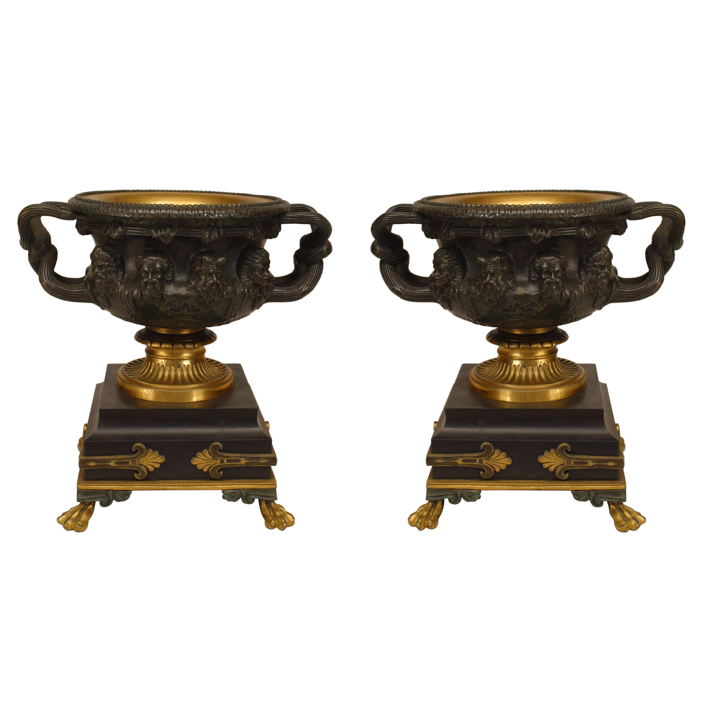 Urnes néoclassiques italiennes en bronze et doré