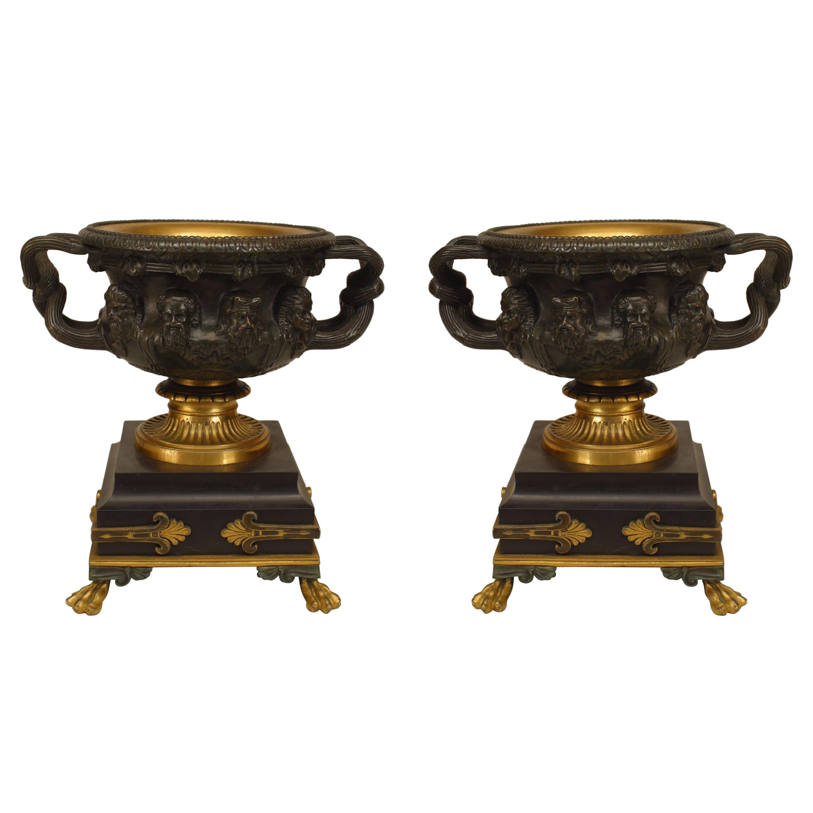 Urnas Neoclásicas Italianas de Bronce y Dorado
