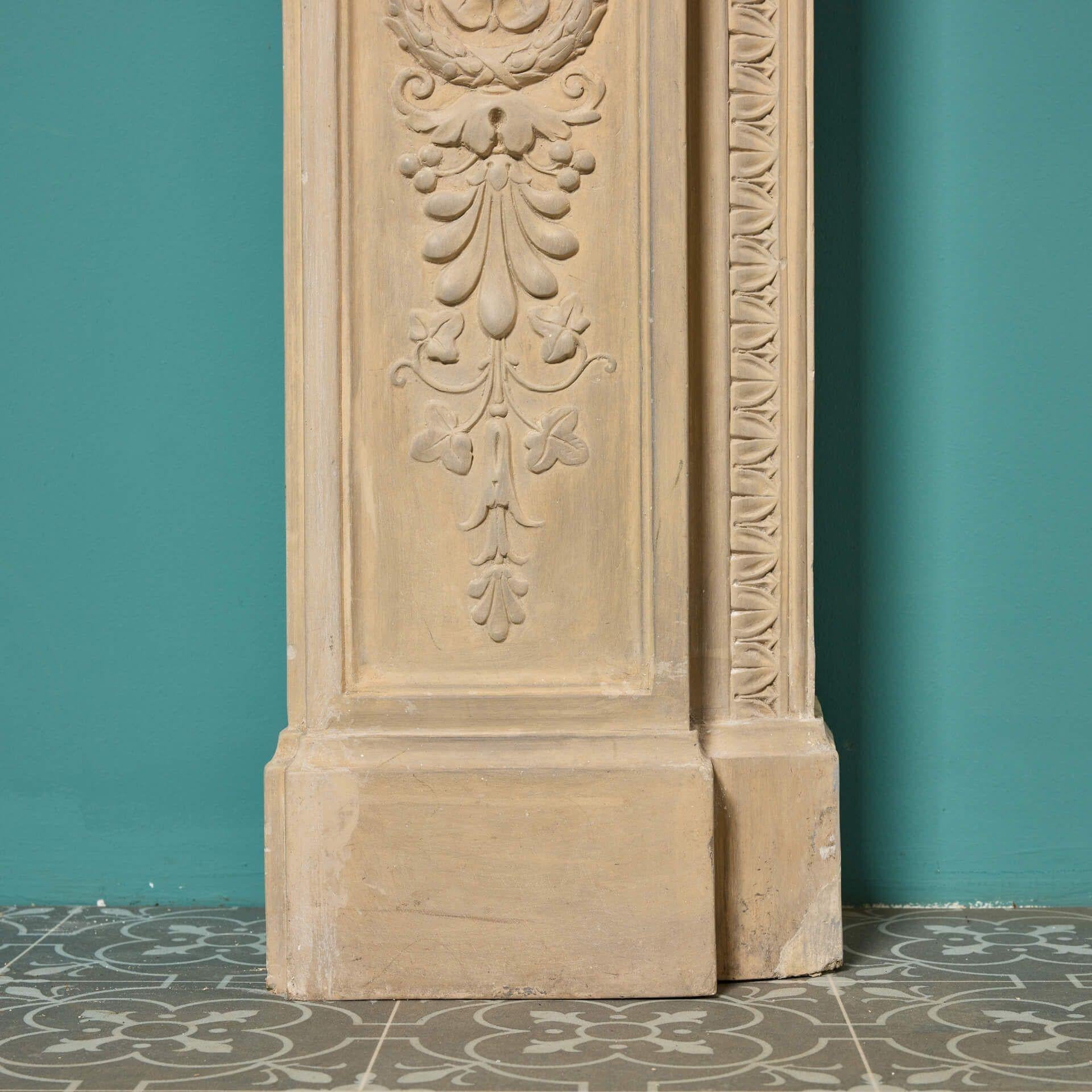Italienischer Kaminsims im neoklassischen Stil aus Terrakotta im Angebot 1
