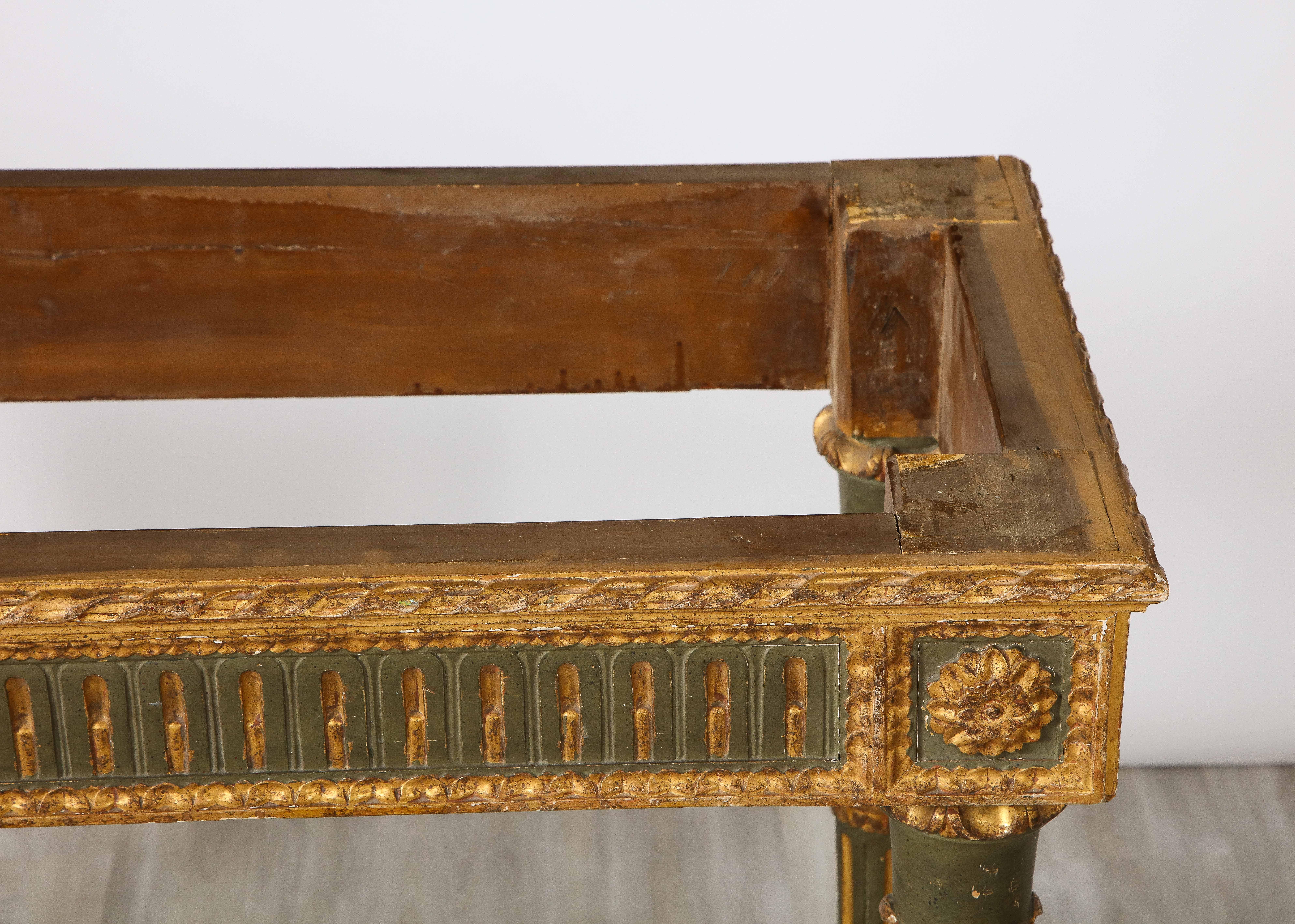 Console néoclassique italienne en bois sculpté, peint et doré, Italie, datant d'environ 1790 en vente 8