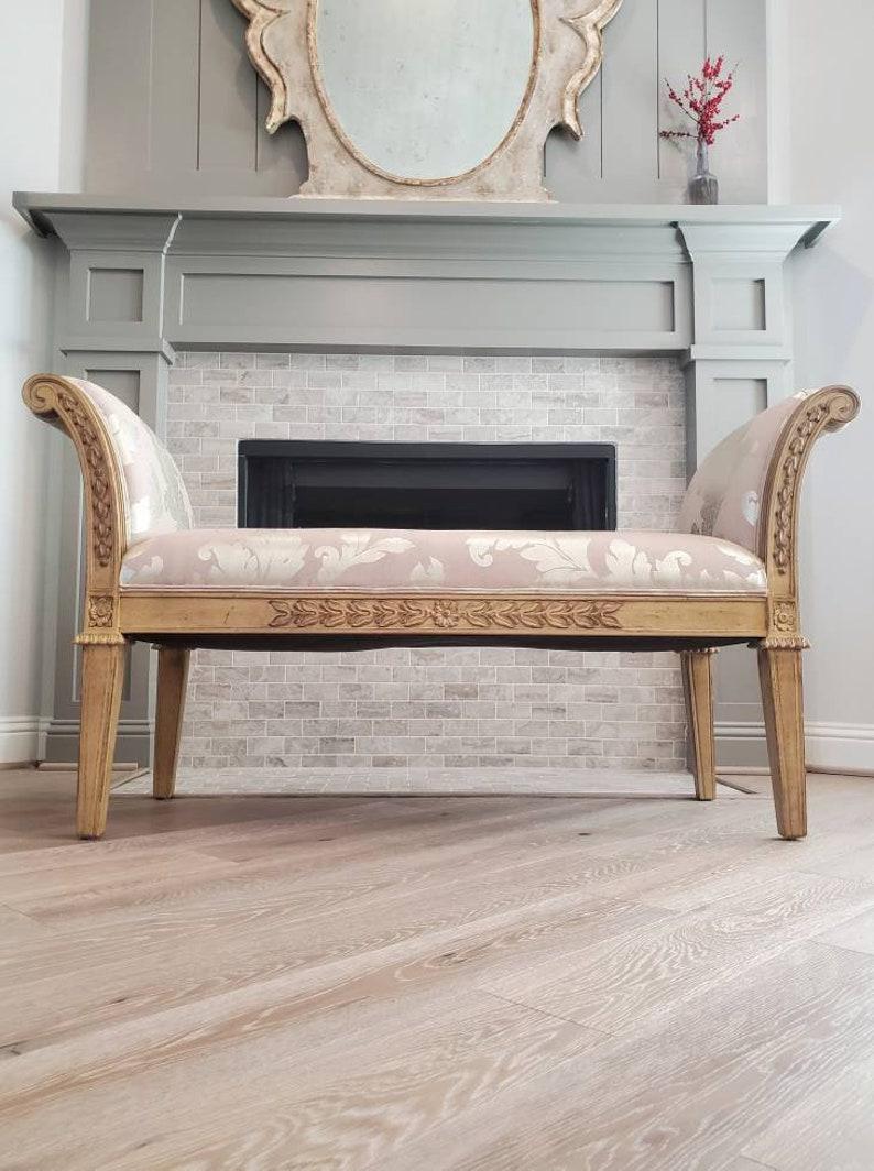 A beautiful, elegantly sophisticated 19th century European style custom Italian settee window bench.

Exquisitely hand-crafted in northern Italy, finished in luxurious neoclassical inspired Louis XVI taste, very fine quality, craftsmanship and