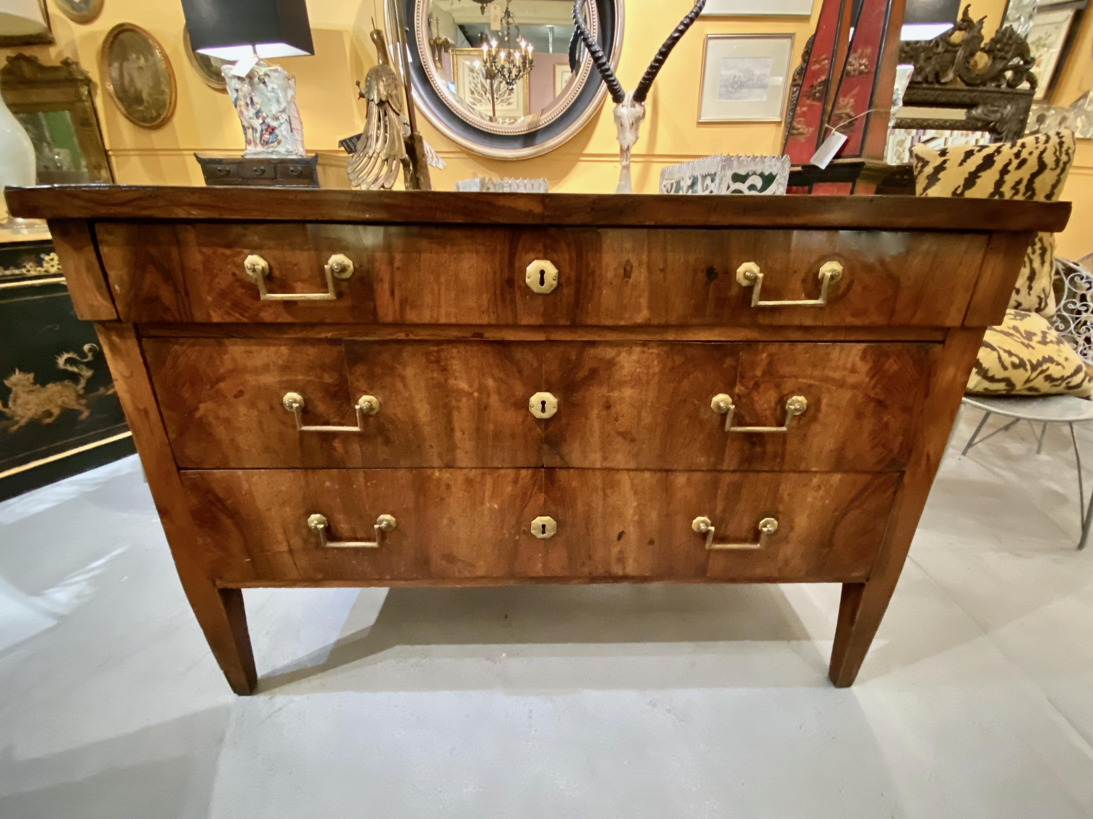 This is a late 18th/early 19th century Italian 3-drawer commode. The commode is beautifully crafted of book-matched figured walnut which retains a superb rich natural patina. The chest is in very good original condition with normal age-related