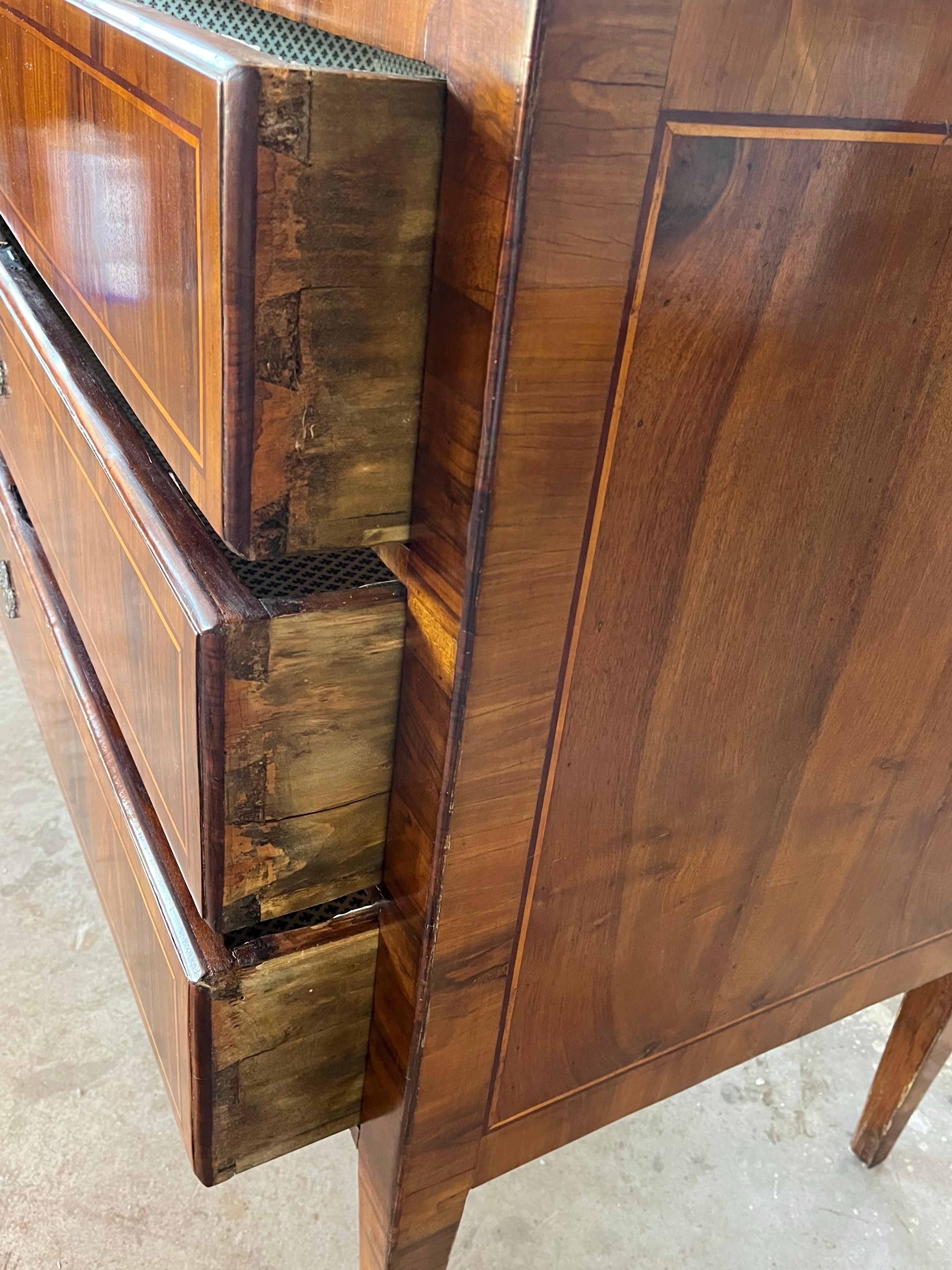 Italian Neoclassical Commode With Walnut Veneer, 18th Century For Sale 9