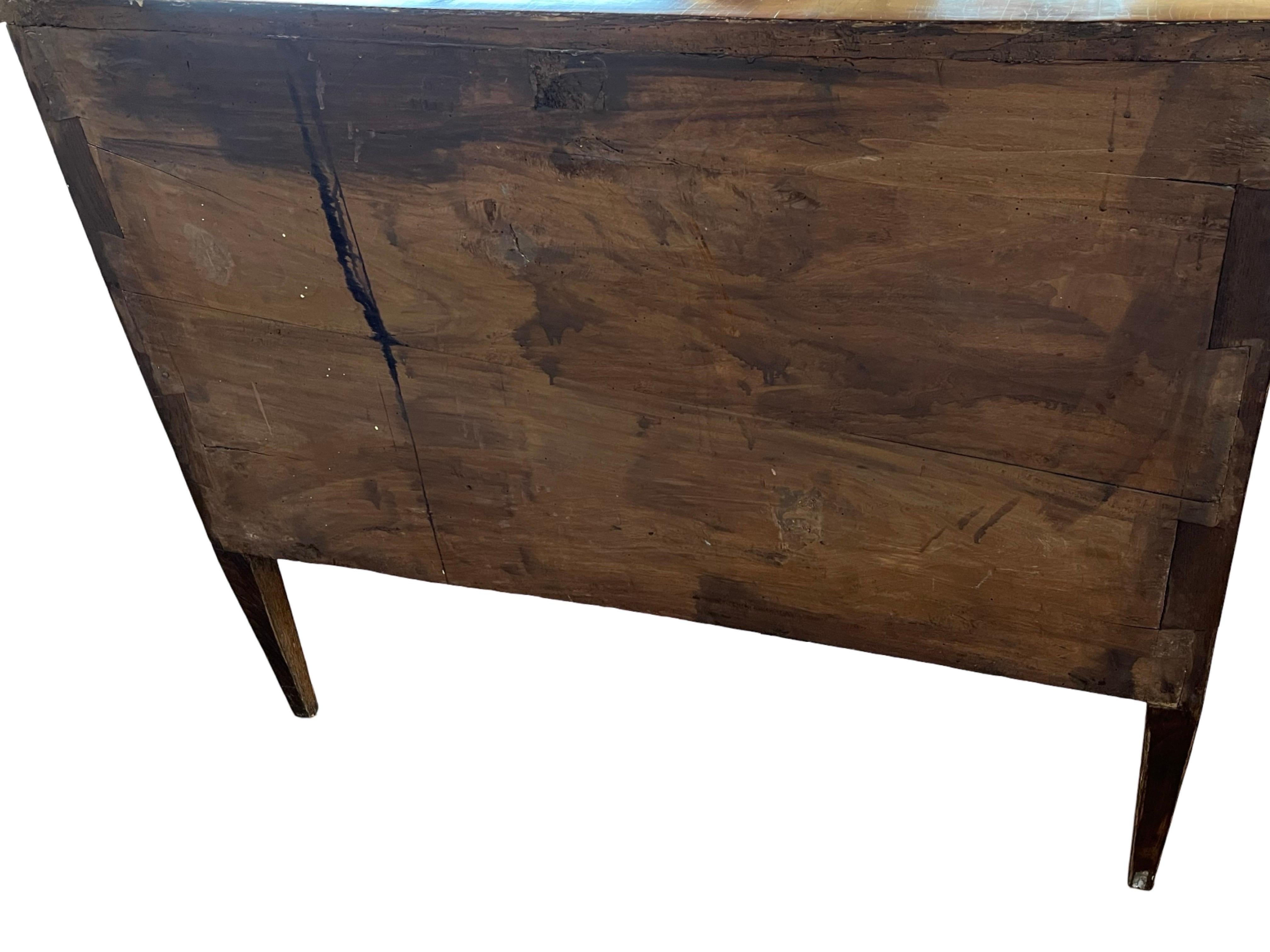 Italian Neoclassical Commode With Walnut Veneer, 18th Century For Sale 3