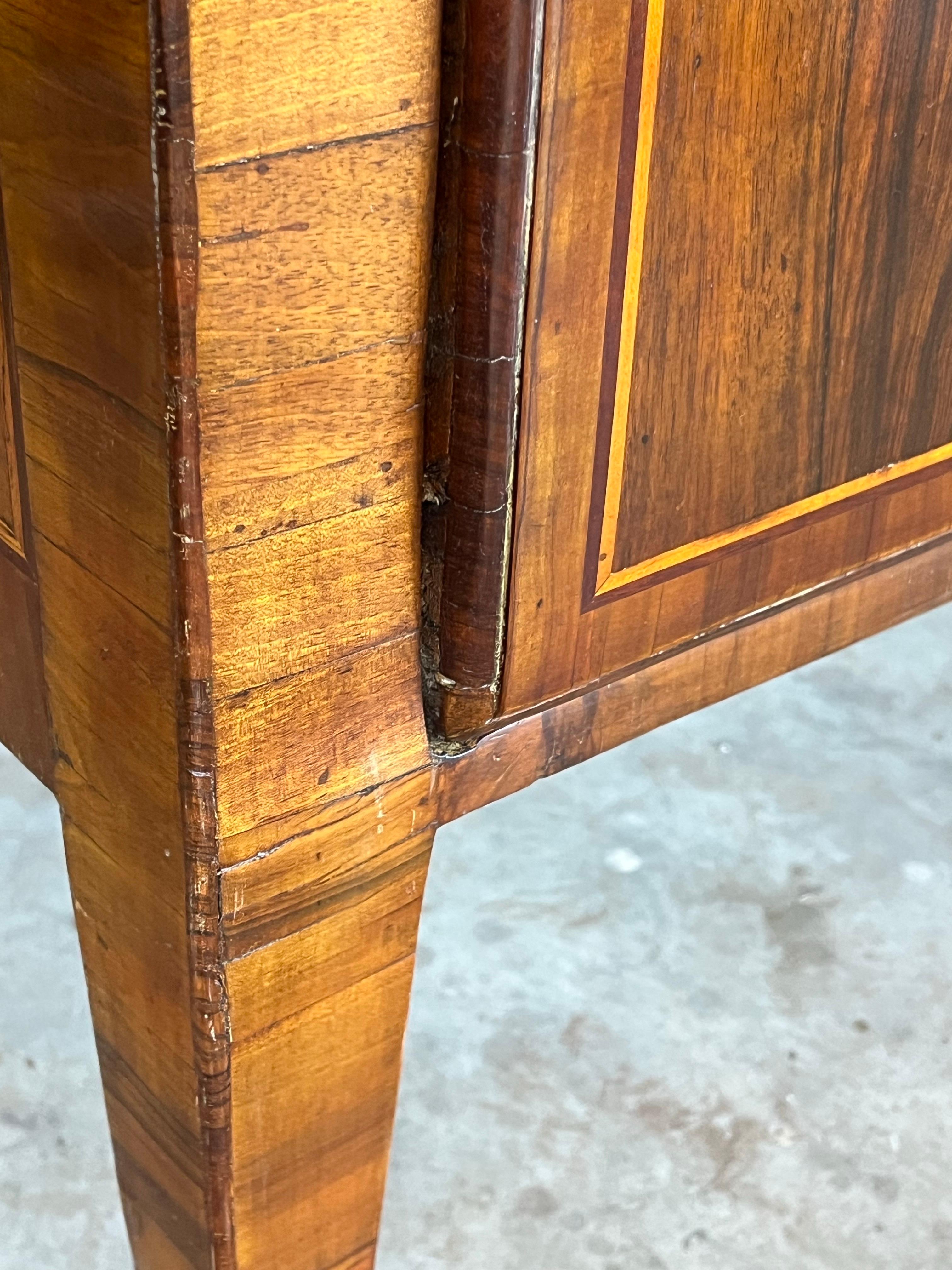 Italian Neoclassical Commode With Walnut Veneer, 18th Century For Sale 5
