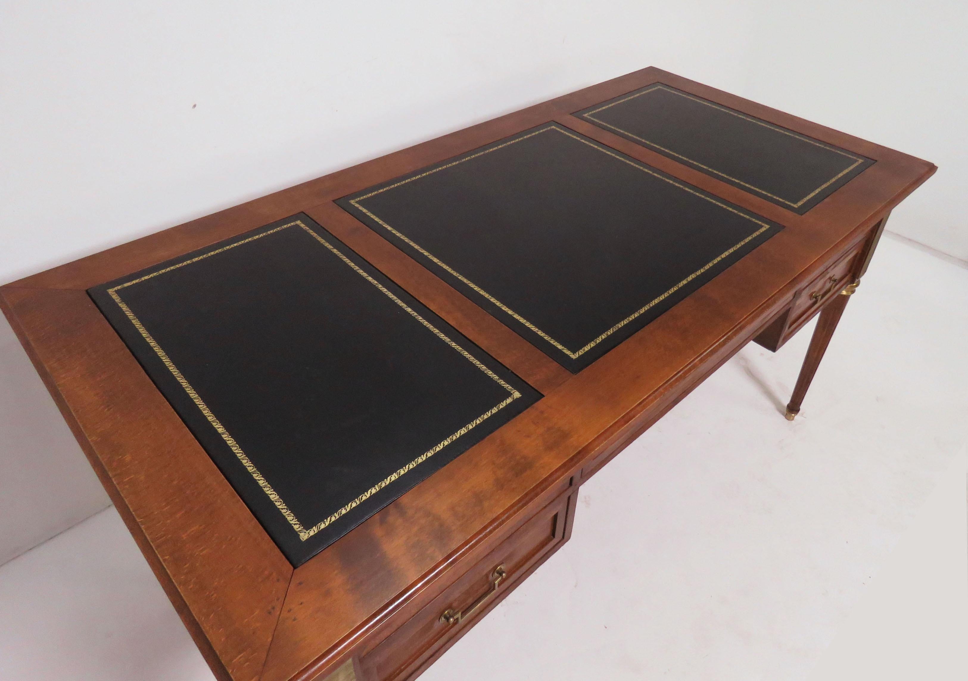 Italian Neoclassical Executive Writing Desk with Leather Top, circa 1960s 7