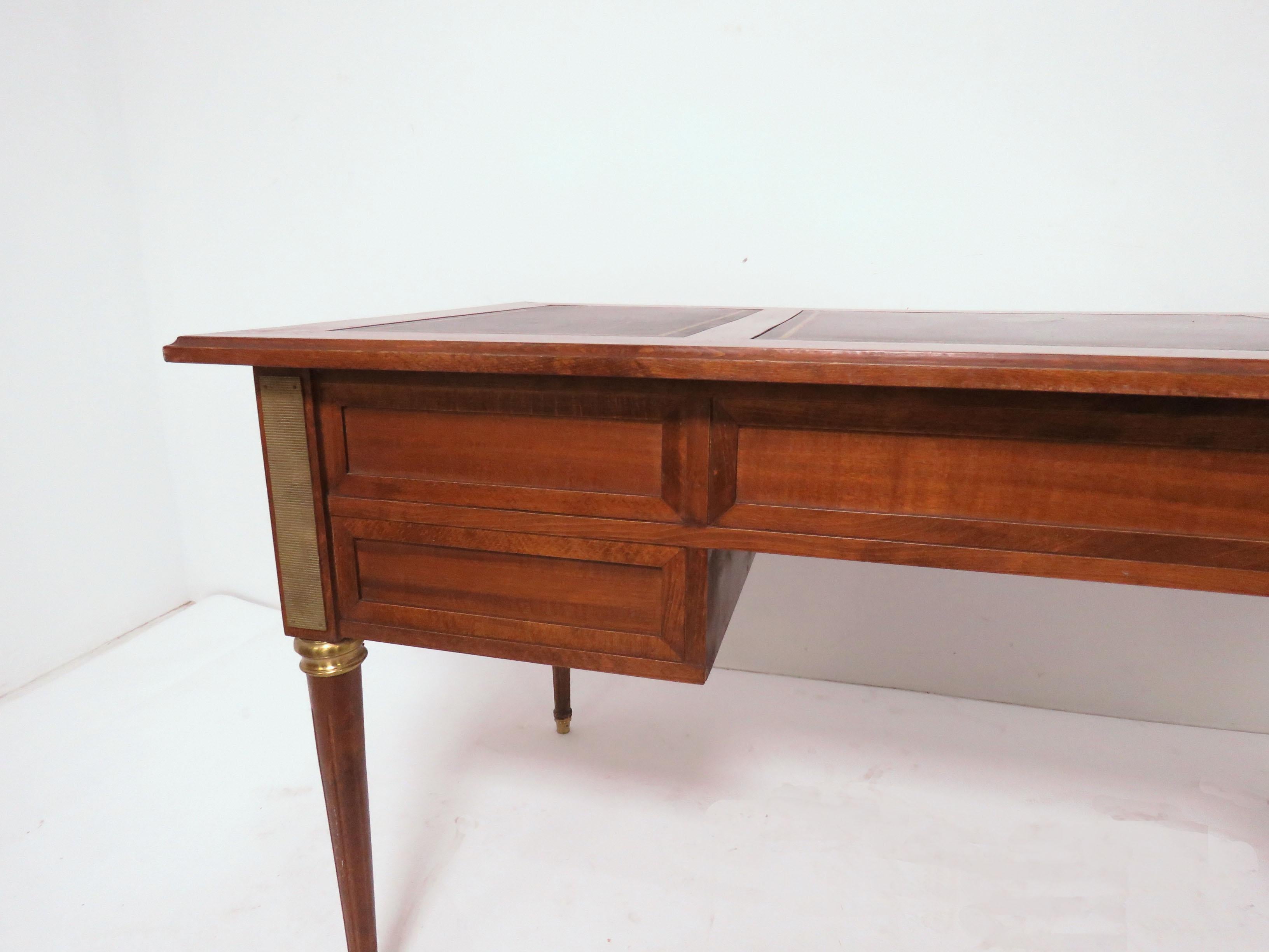 Italian Neoclassical Executive Writing Desk with Leather Top, circa 1960s 10