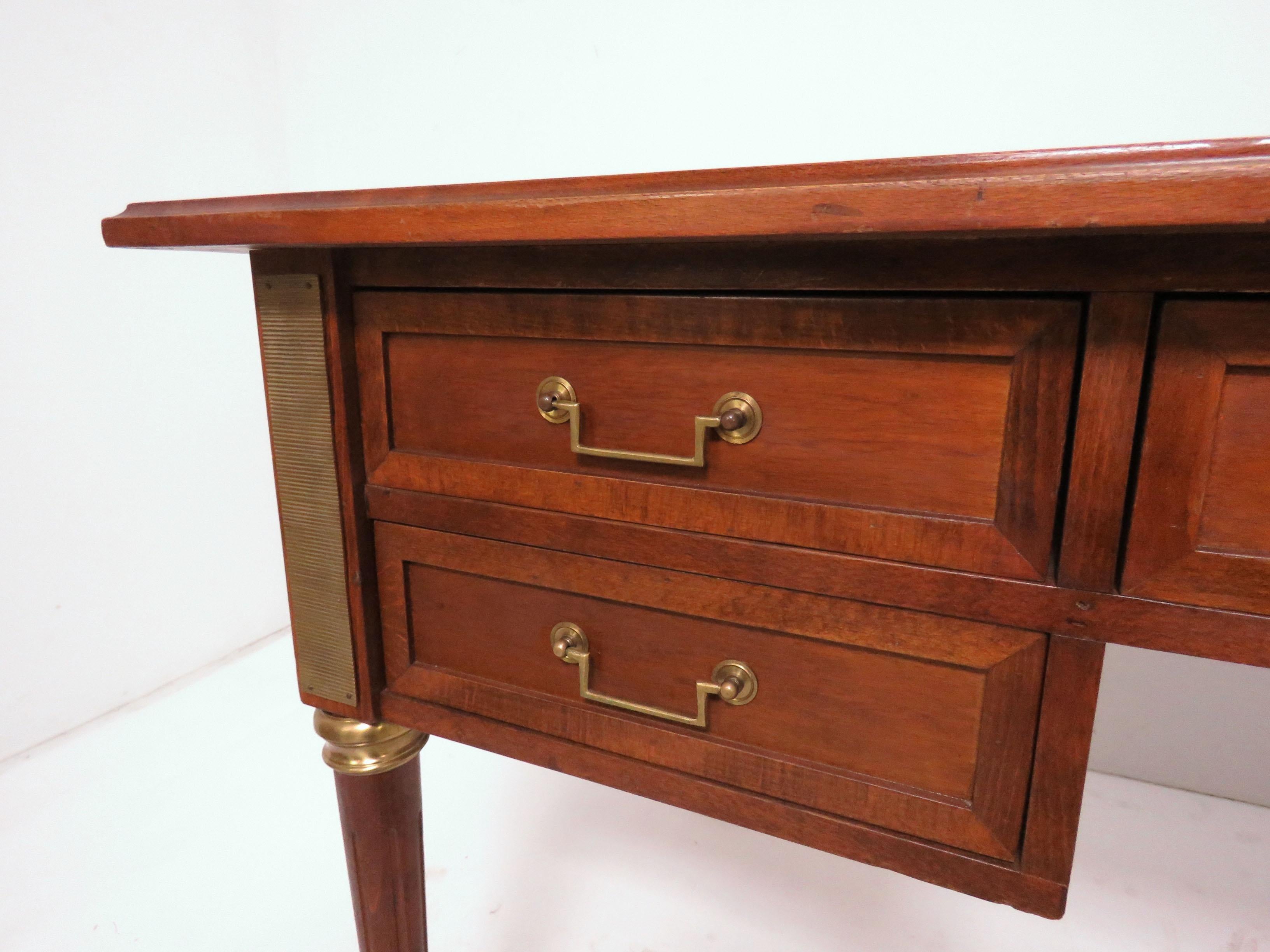 Italian Neoclassical Executive Writing Desk with Leather Top, circa 1960s In Good Condition In Peabody, MA