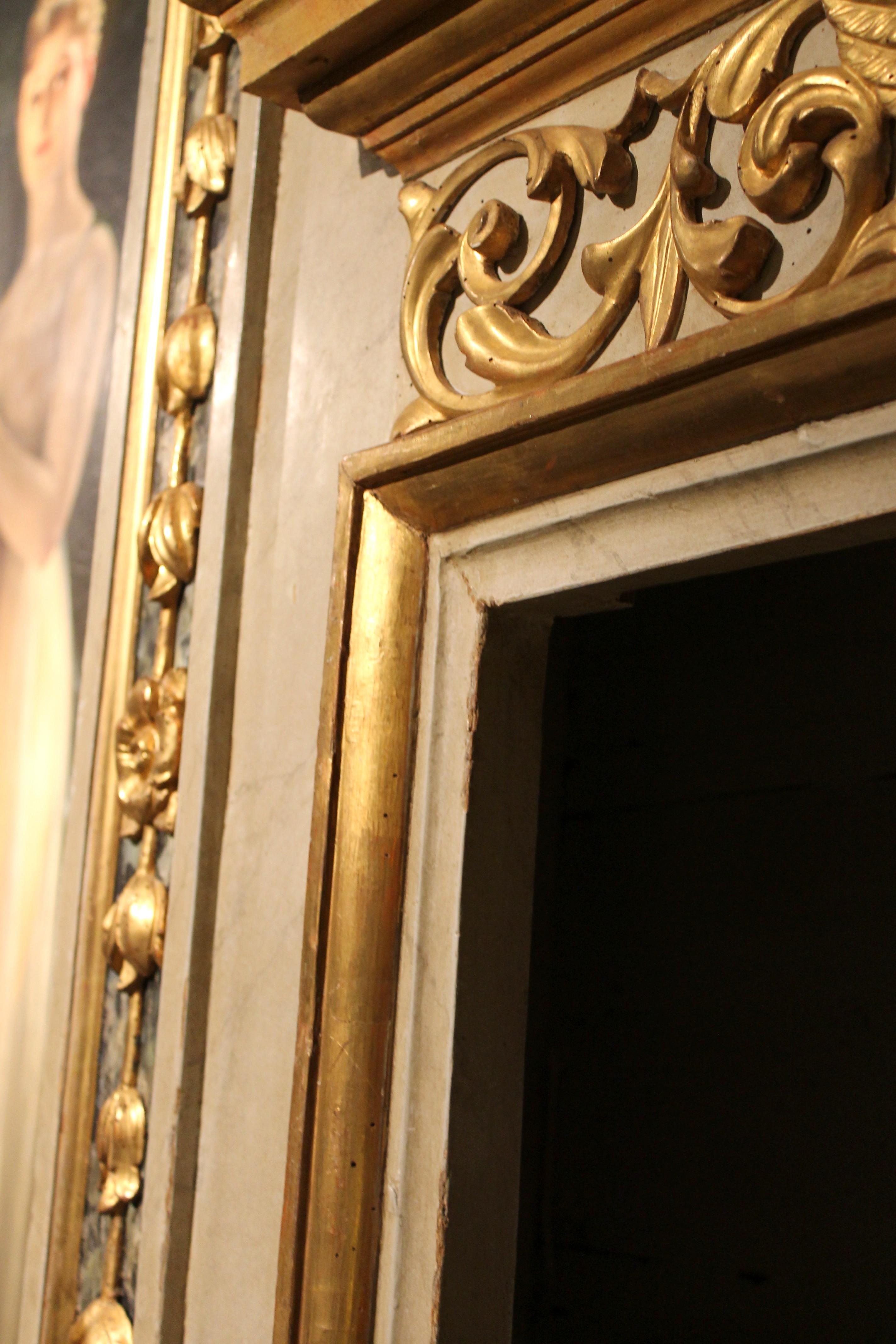 Armoires néoclassiques italiennes laquées en faux marbre et étagères ouvertes en bois doré en vente 3