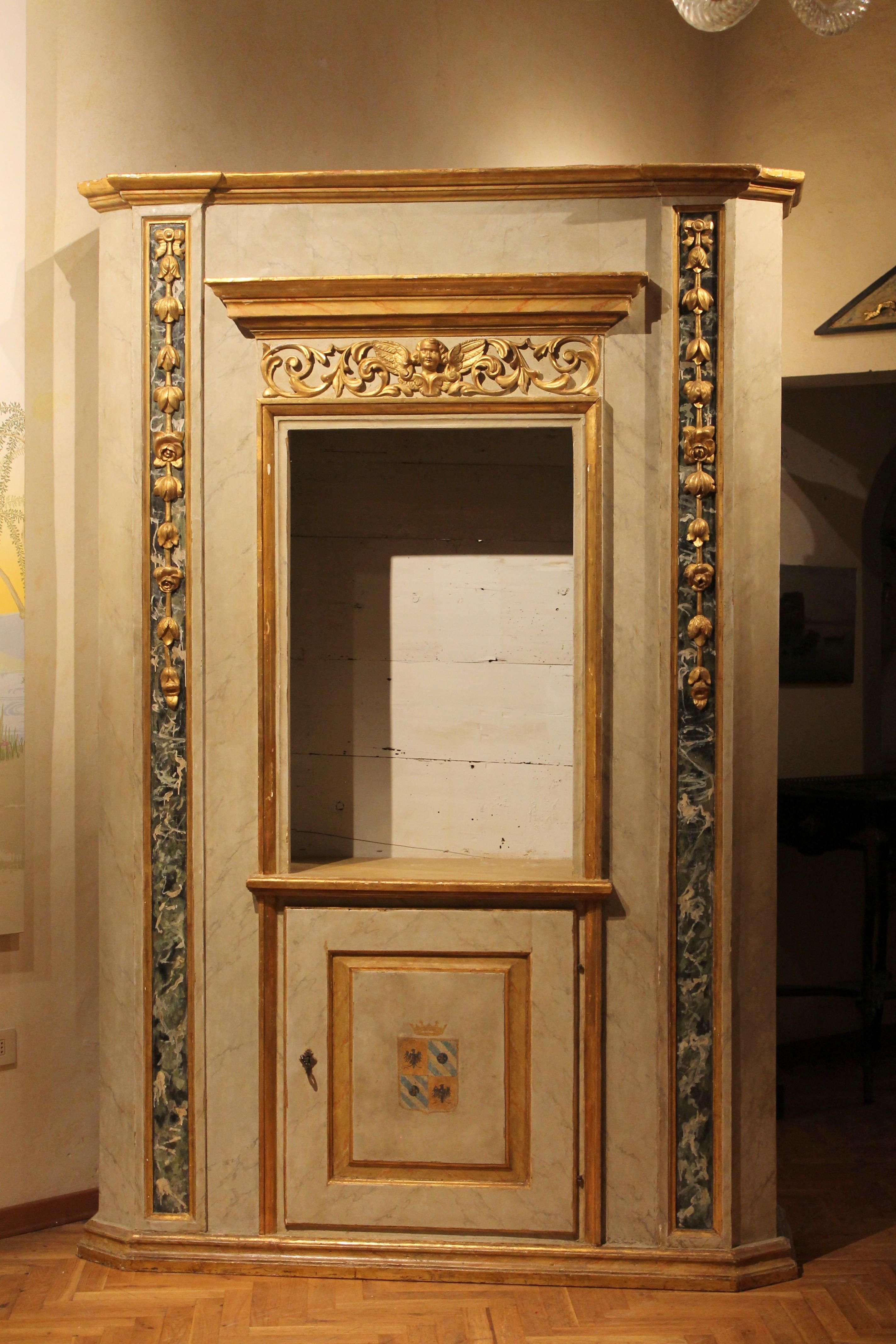 Hand-Carved Italian Neoclassical Faux Marble Lacquer and Giltwood Open Shelves Cabinets For Sale
