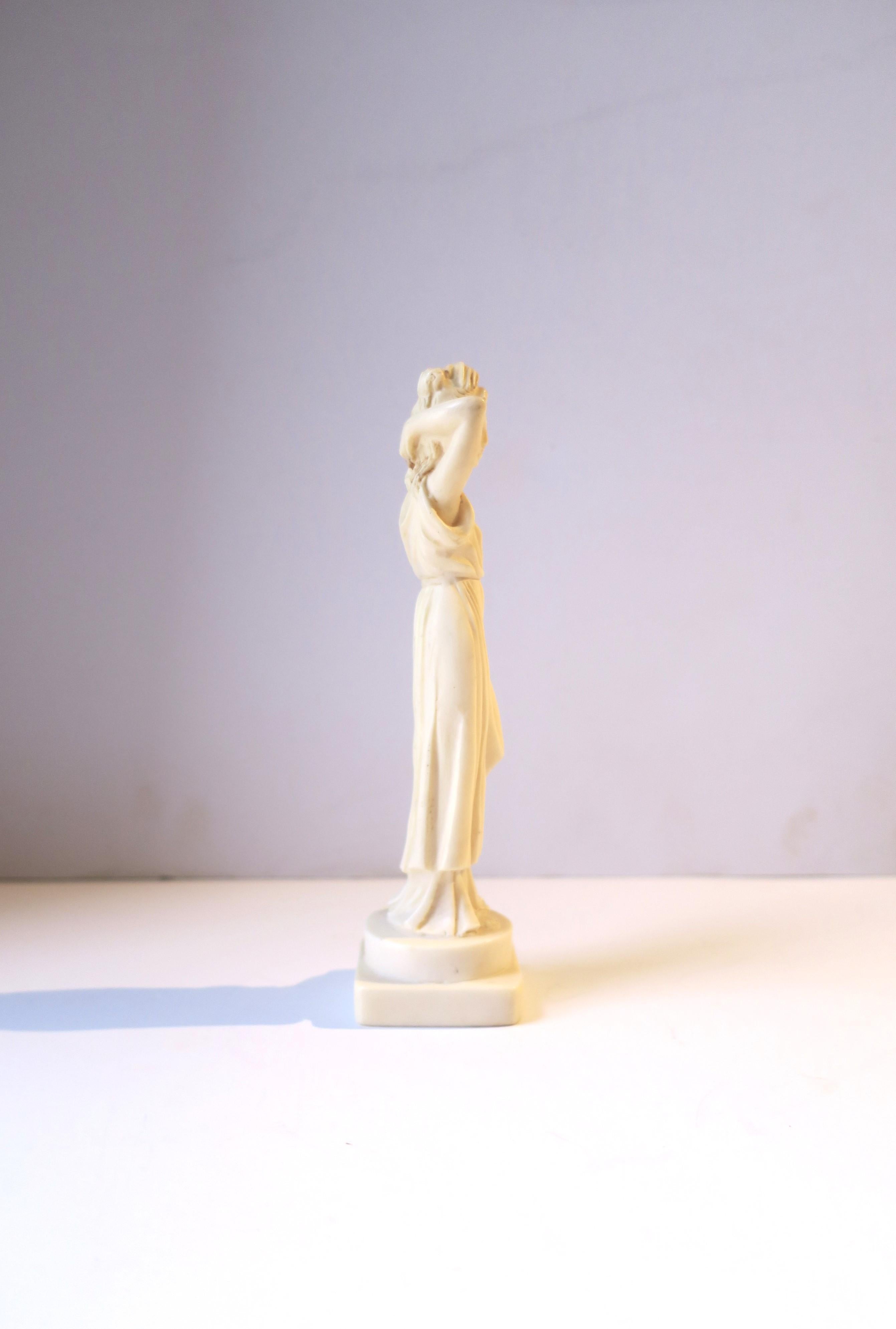 Italian Neoclassical Female Resin Sculpture Statue Decorative Object, Small For Sale 8