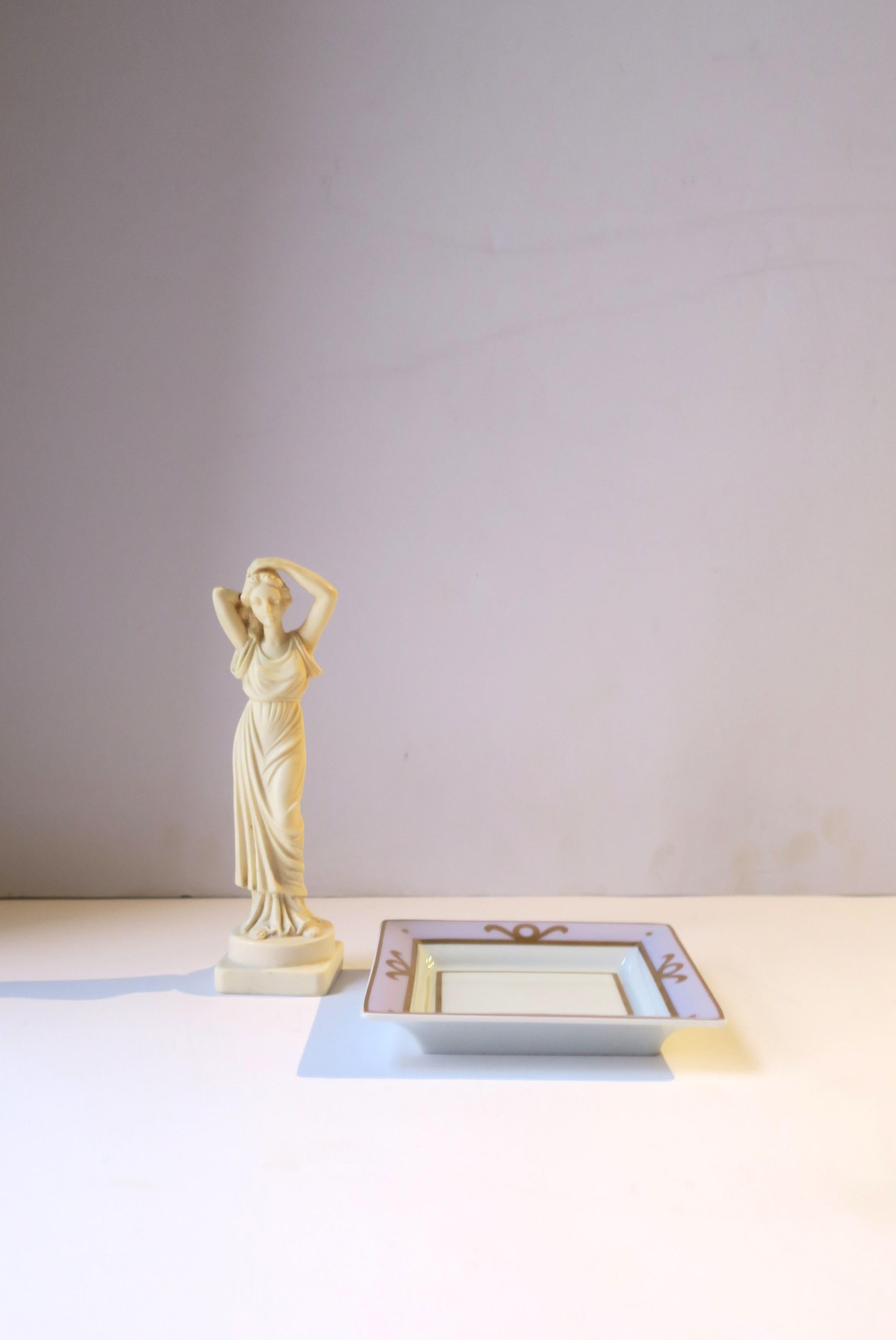 Italian Neoclassical Female Resin Sculpture Statue Decorative Object, Small For Sale 2
