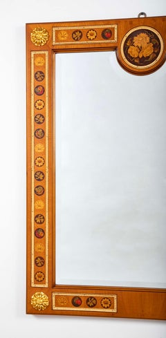 Espejo neoclásico italiano de madera de frutal con incrustaciones de motivos florales, mariposas y conchas