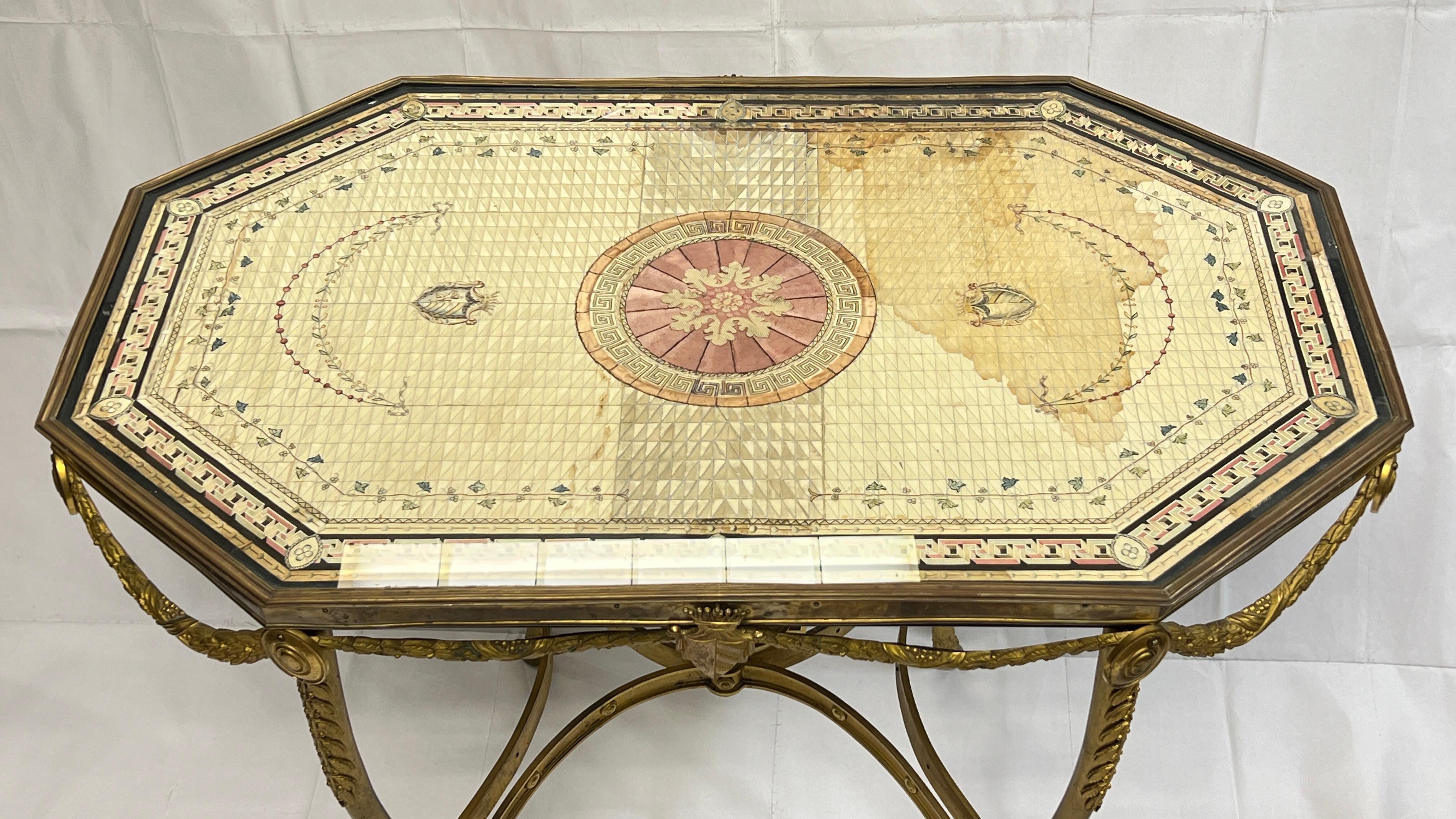 Table centrale néoclassique italienne en bronze doré avec plateau en soie peint à la main en vente 4