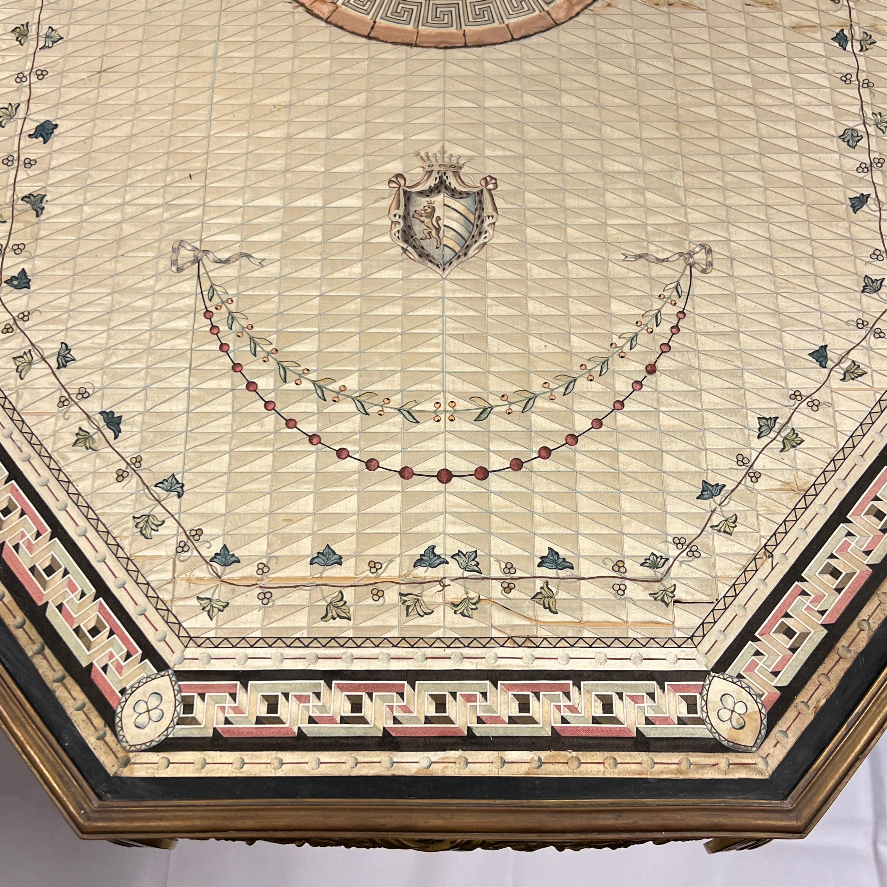 Table centrale néoclassique italienne en bronze doré avec plateau en soie peint à la main en vente 7