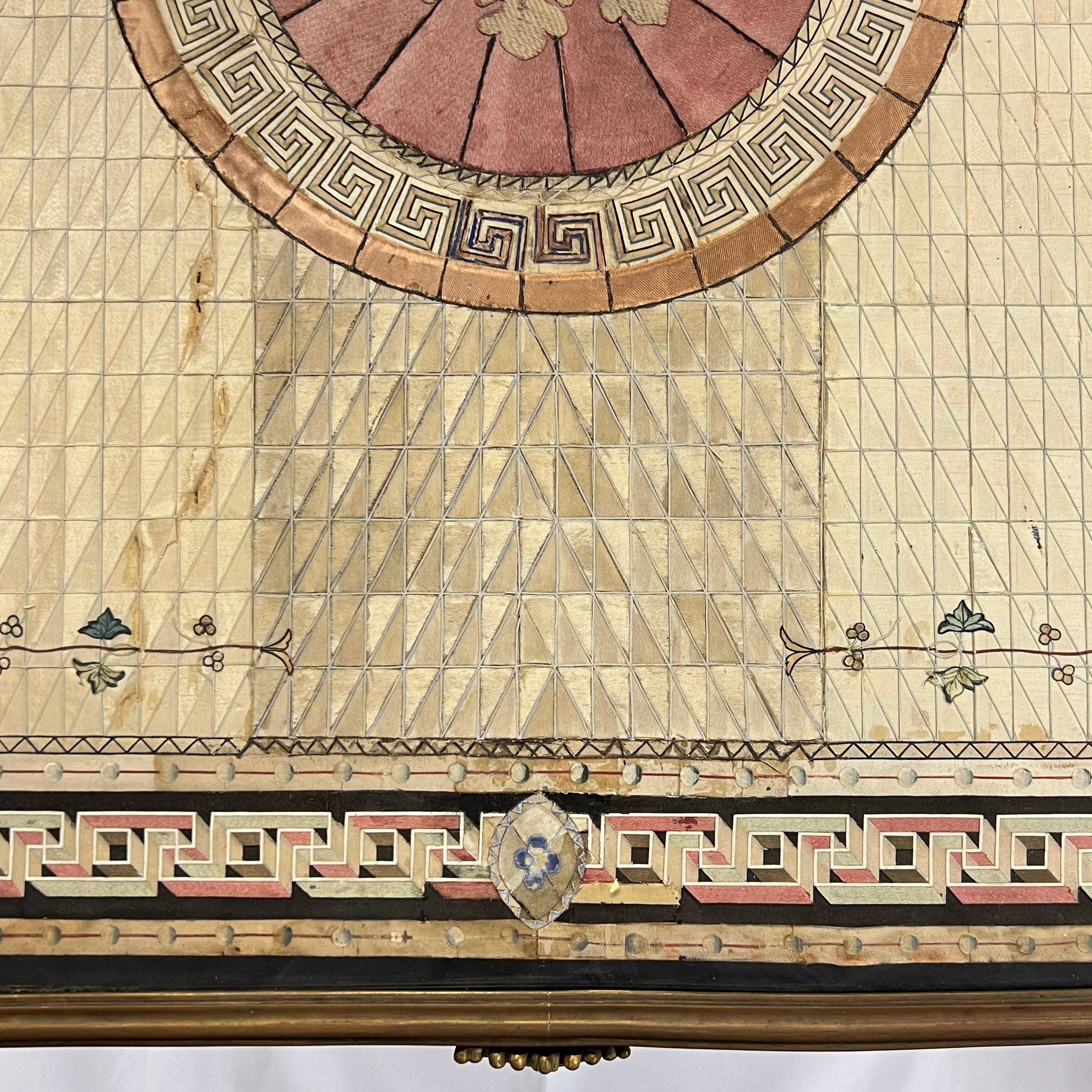 Table centrale néoclassique italienne en bronze doré avec plateau en soie peint à la main en vente 8