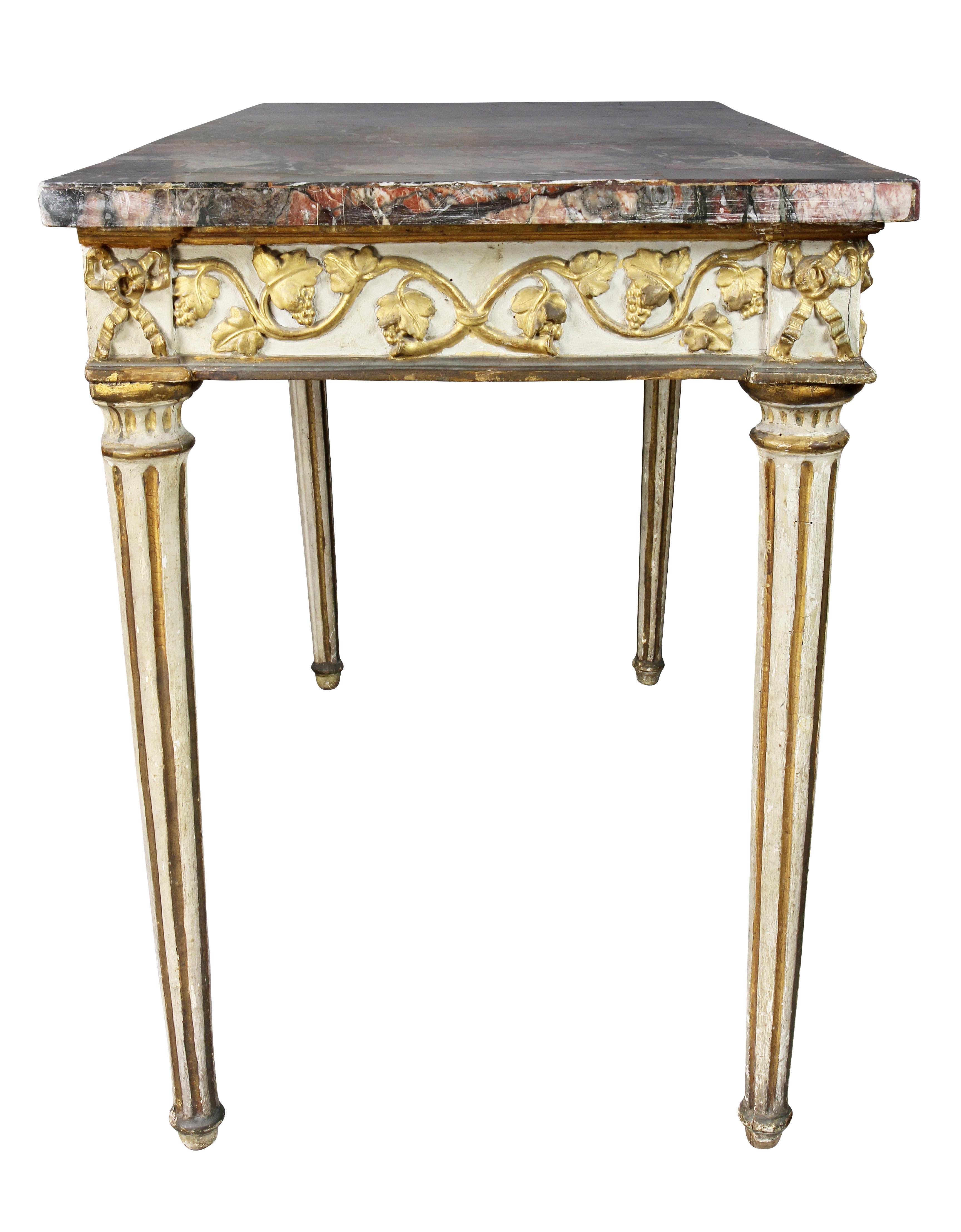 Bois Table console néoclassique italienne en bois doré et peint en vente