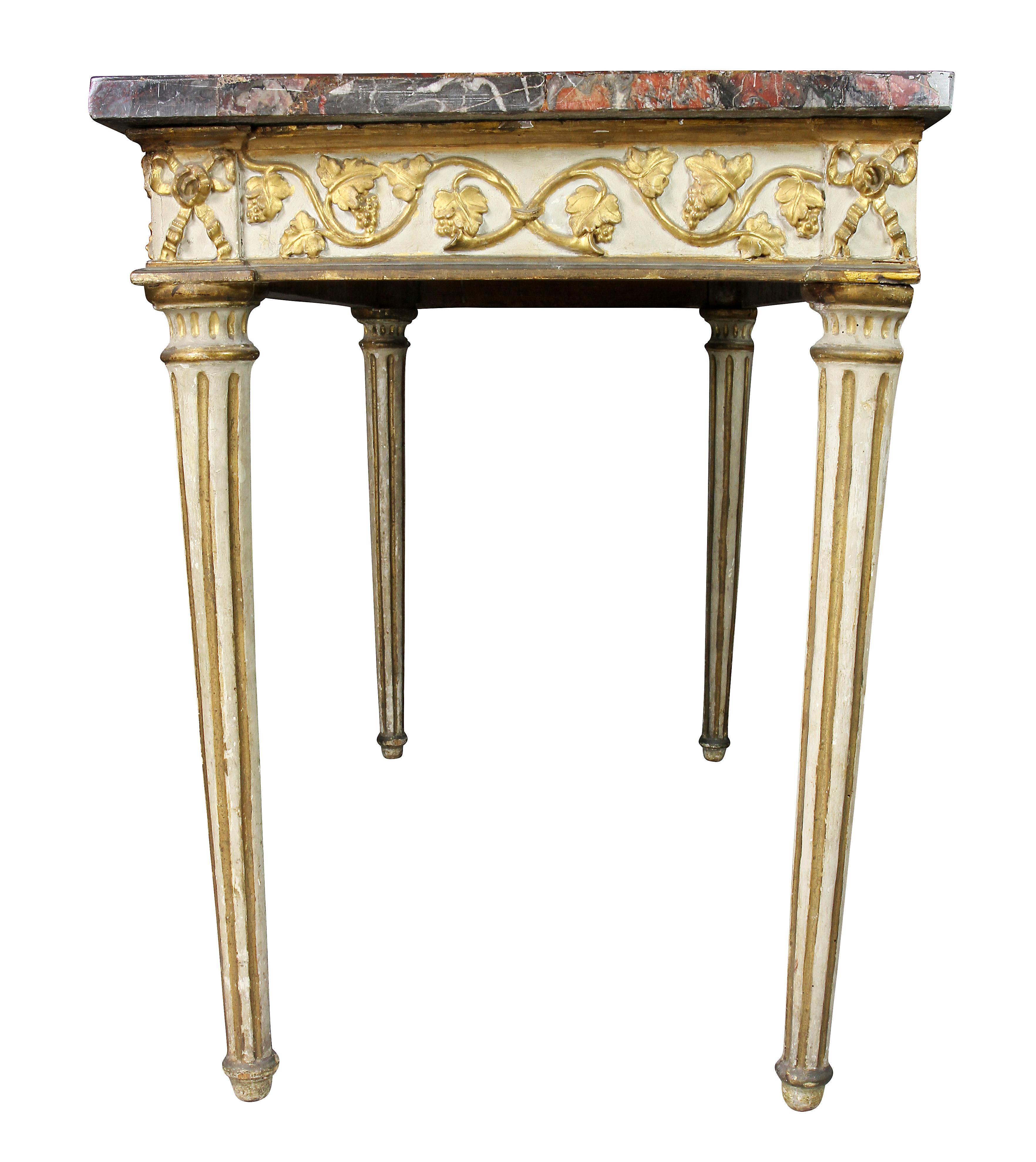 Table console néoclassique italienne en bois doré et peint en vente 1