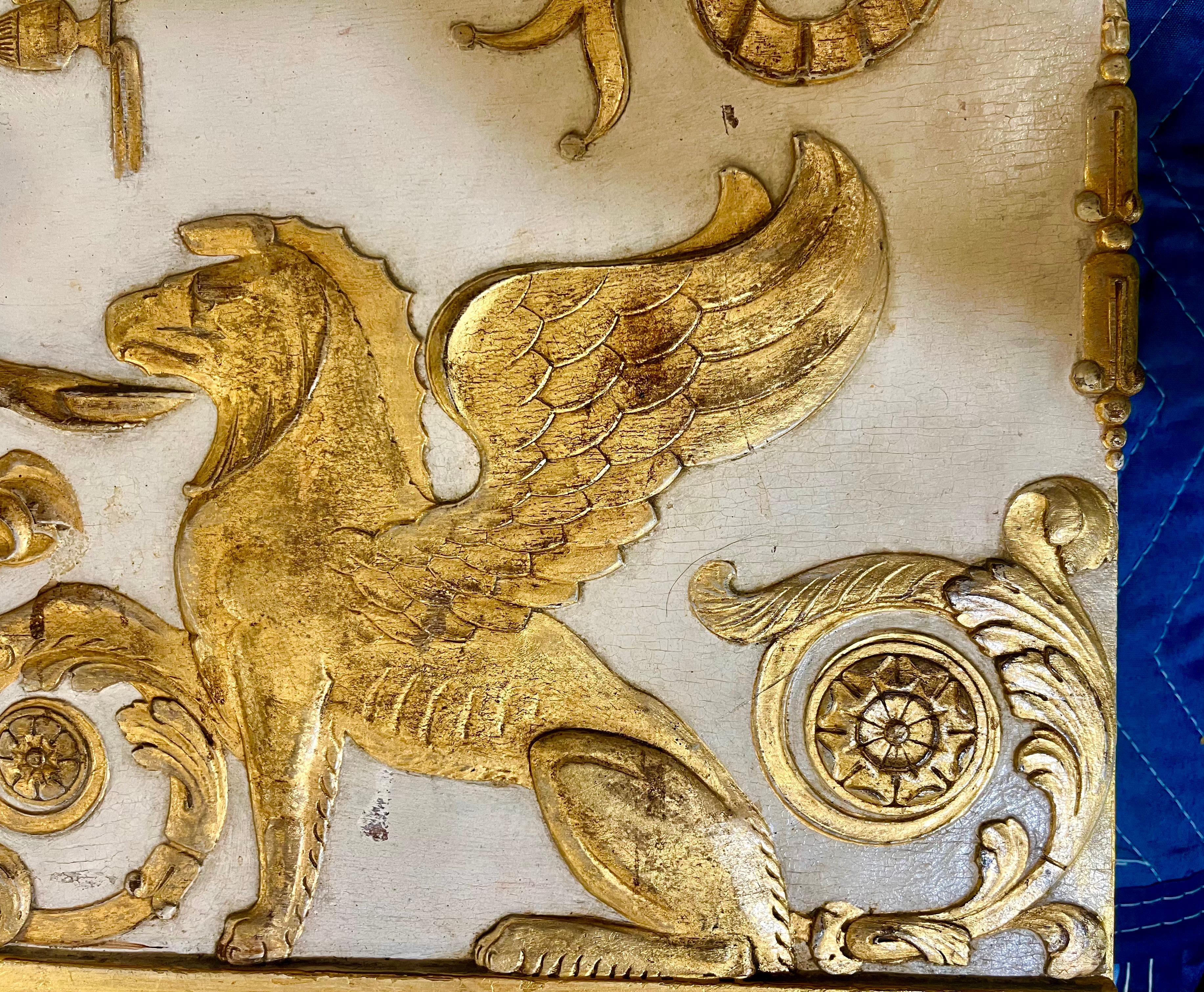Panneau de porte Boiserie décorée en bois doré de style néoclassique italien   en vente 3