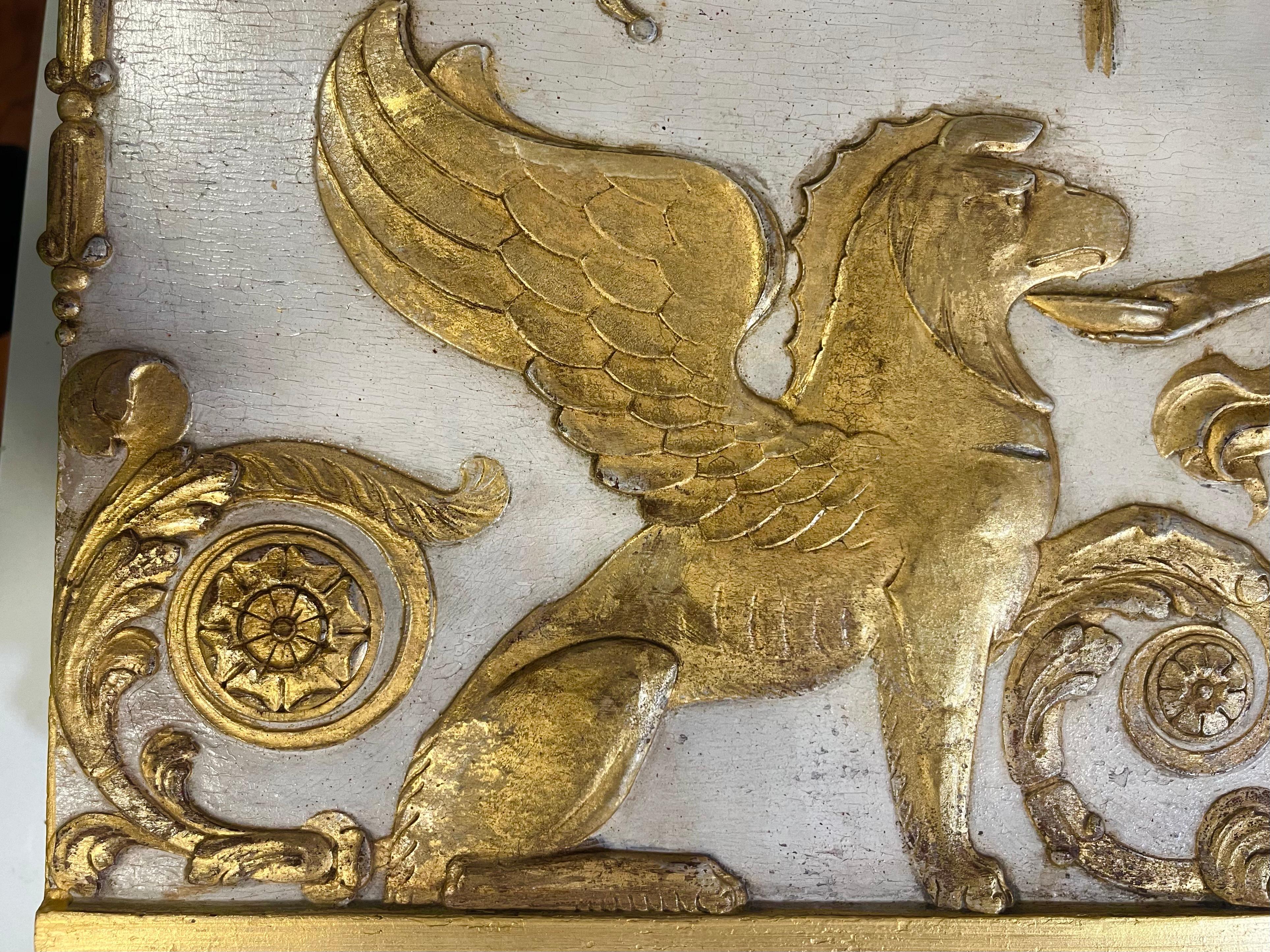 Panel de puerta neoclásico italiano de madera dorada decorado con boiserie en venta 3