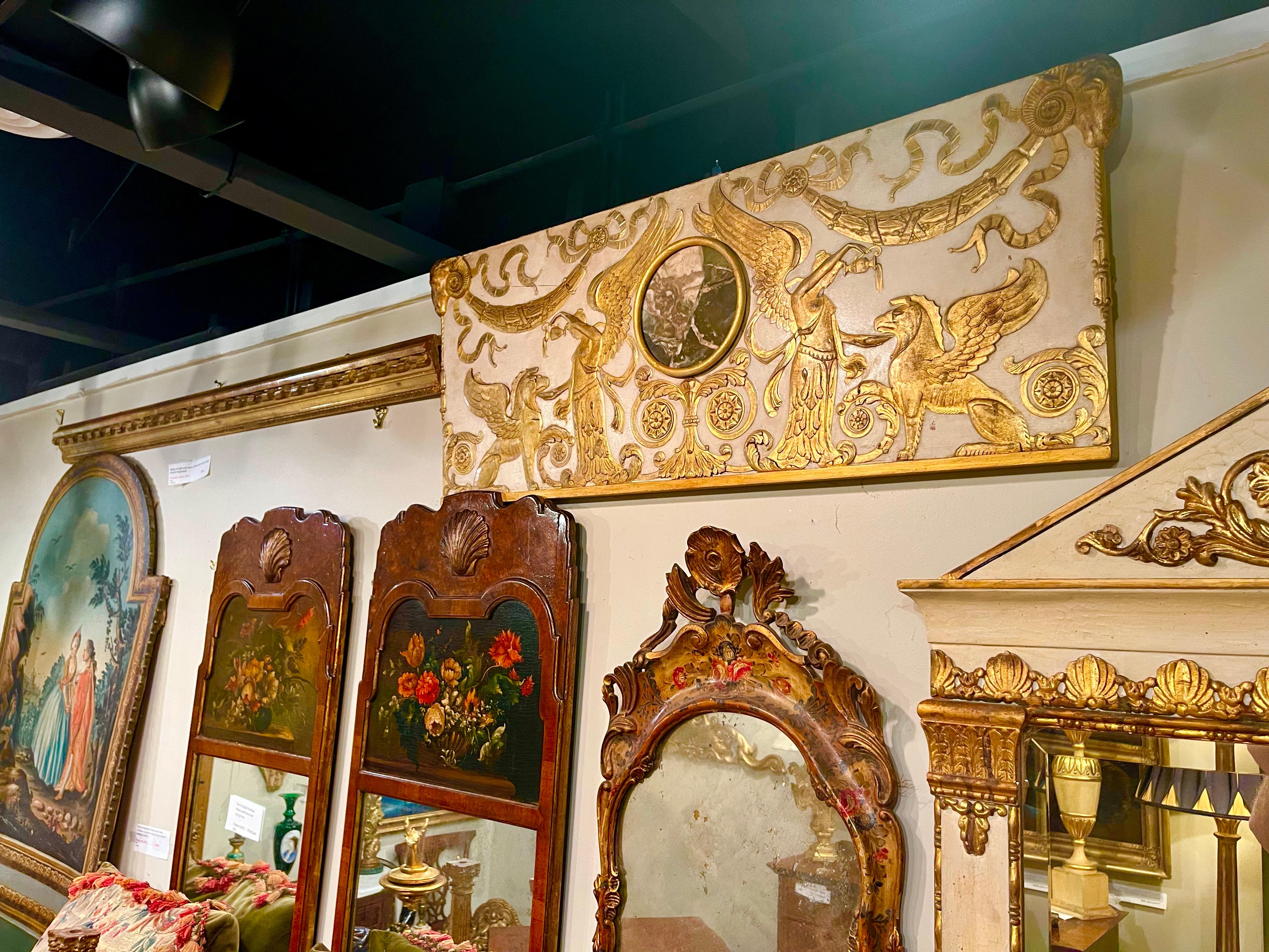 Panel de puerta neoclásico italiano de madera dorada decorado con boiserie en venta 10