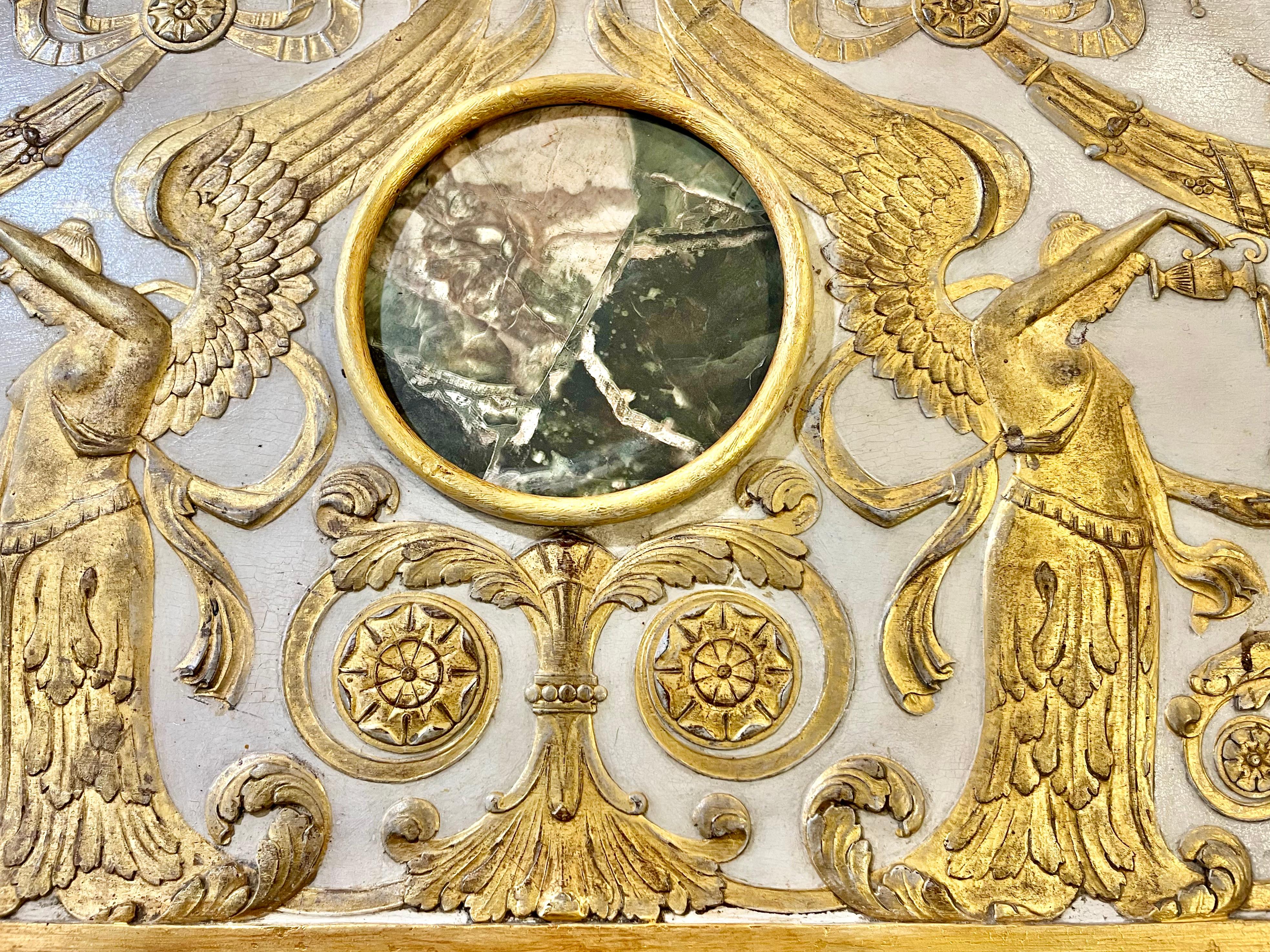 Néoclassique Panneau de porte Boiserie décorée en bois doré de style néoclassique italien   en vente