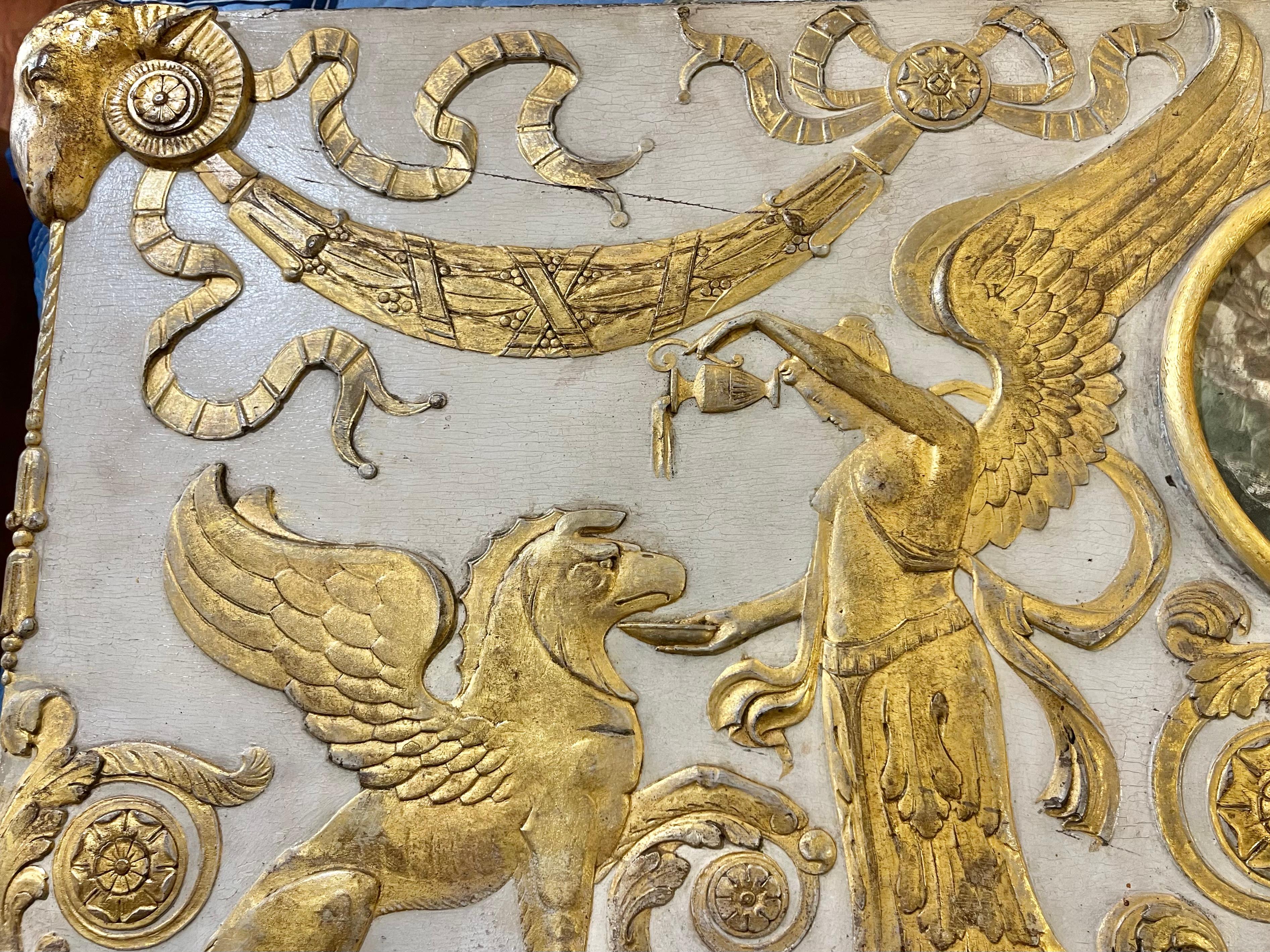 Peint Panneau de porte Boiserie décorée en bois doré de style néoclassique italien   en vente